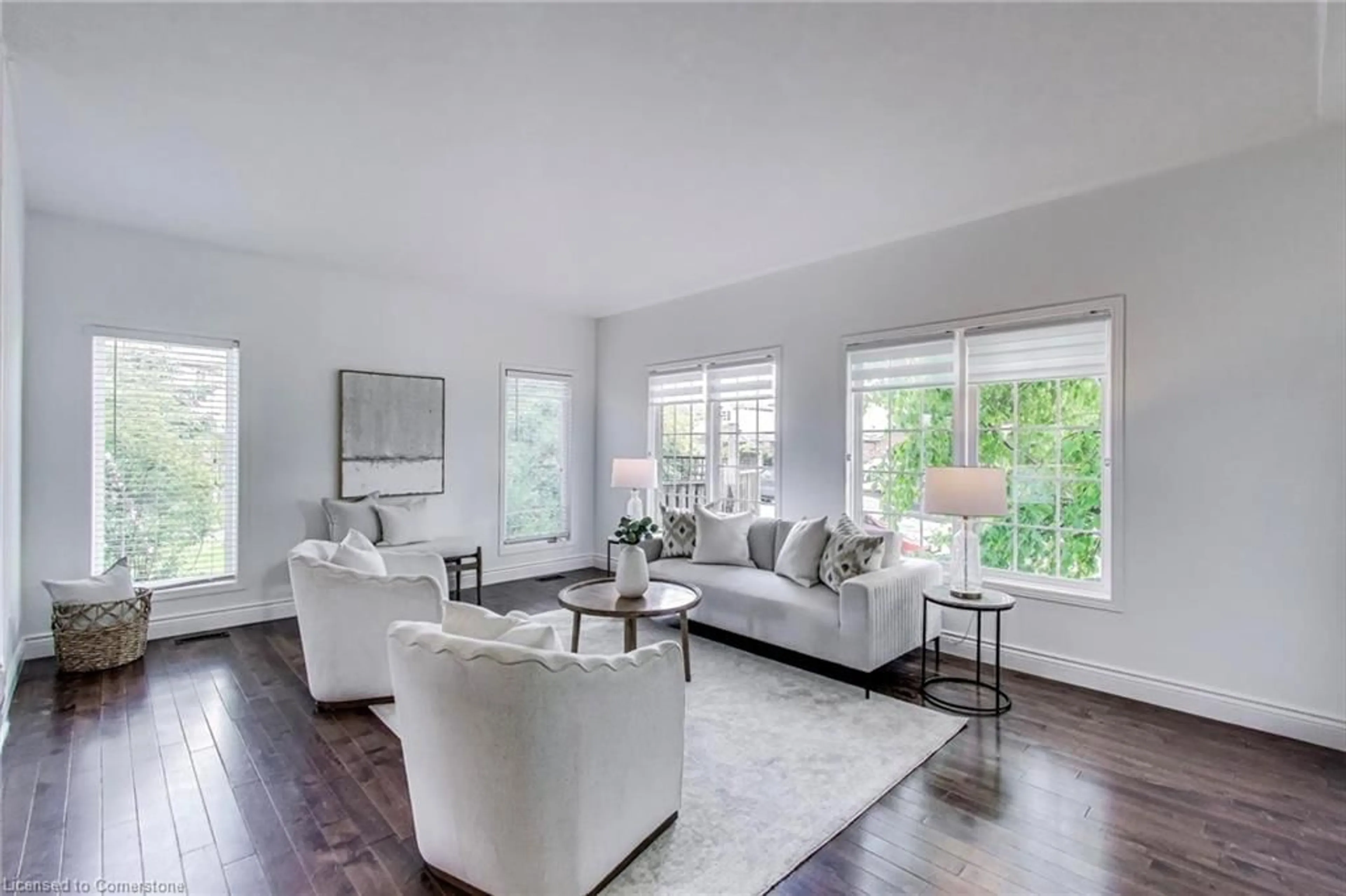 Living room with furniture, unknown for 570 New Bedford Dr, Waterloo Ontario N2K 4M7