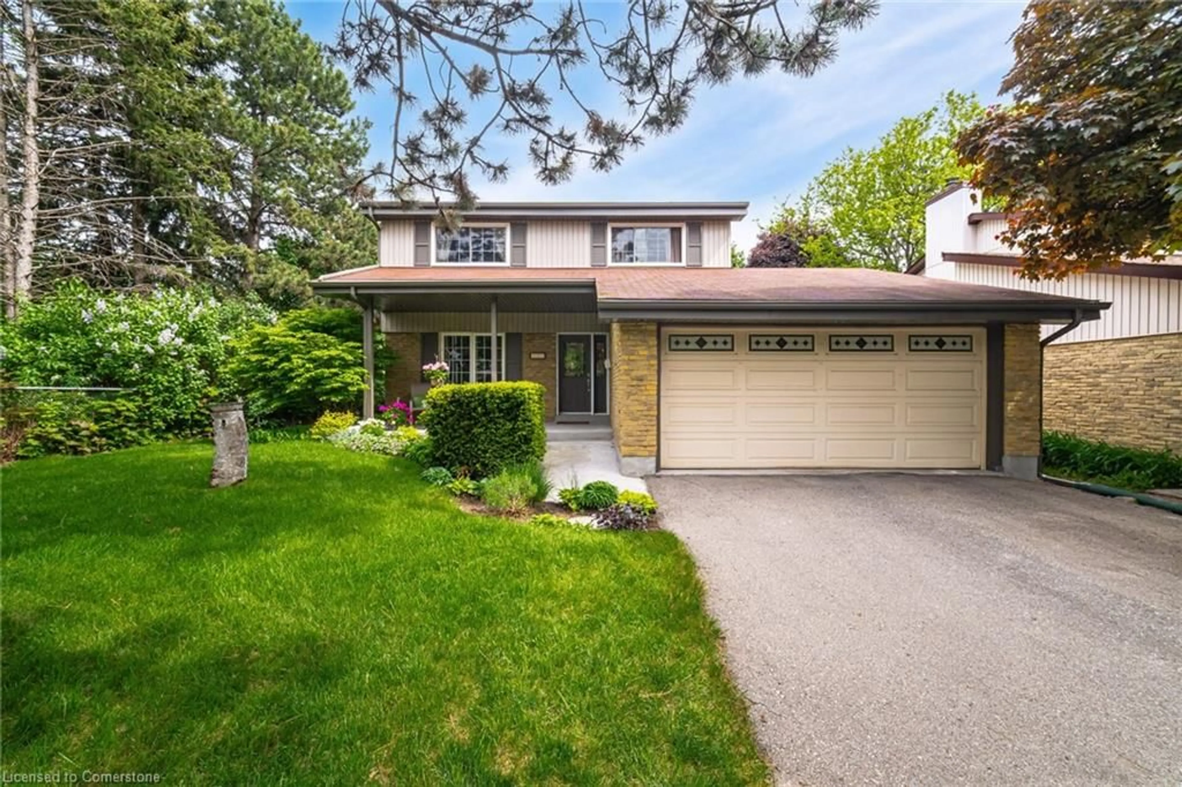 Home with vinyl exterior material, street for 111 Somerset Dr, Brampton Ontario L6Z 1C1