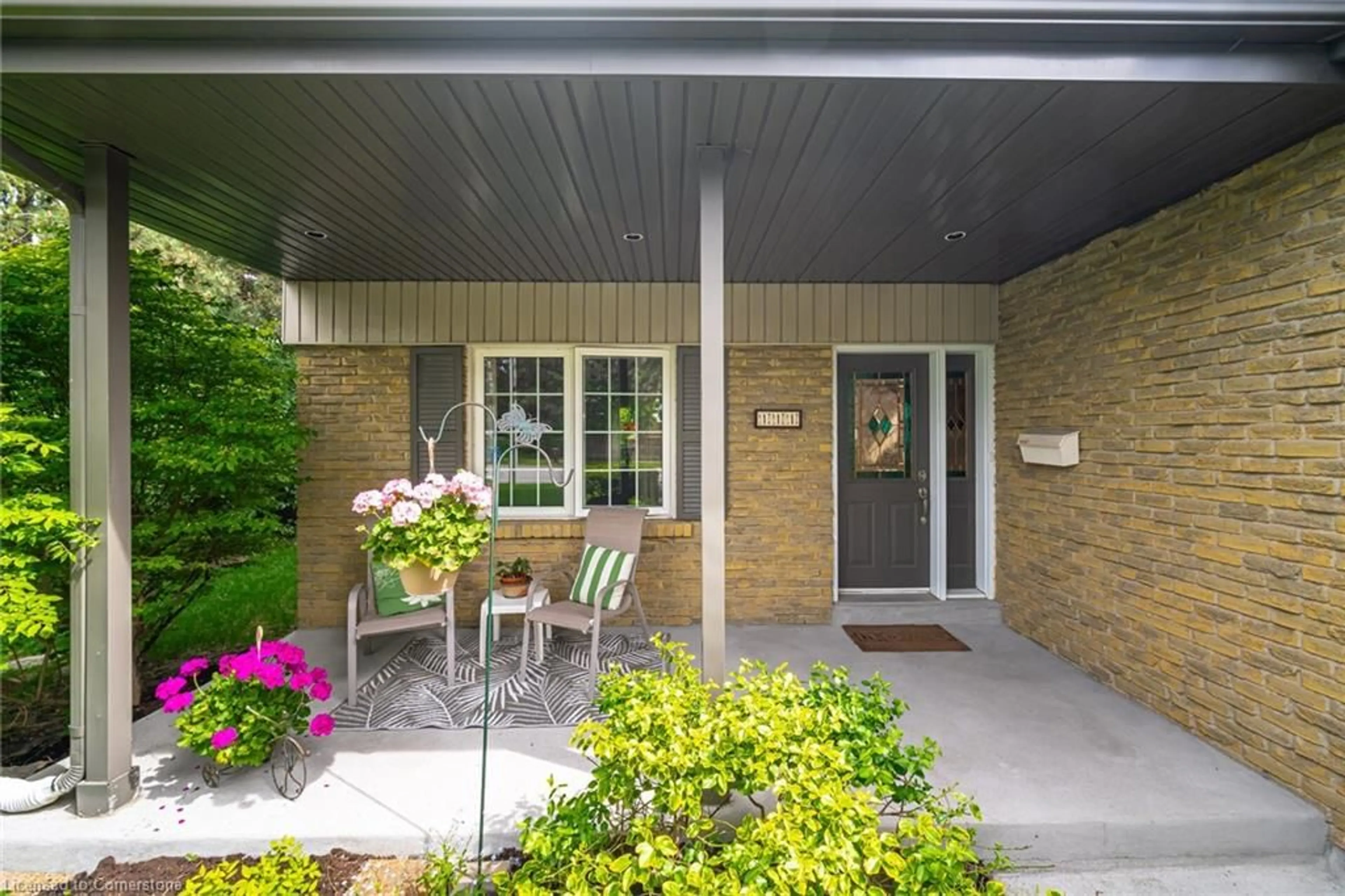 Patio, street for 111 Somerset Dr, Brampton Ontario L6Z 1C1