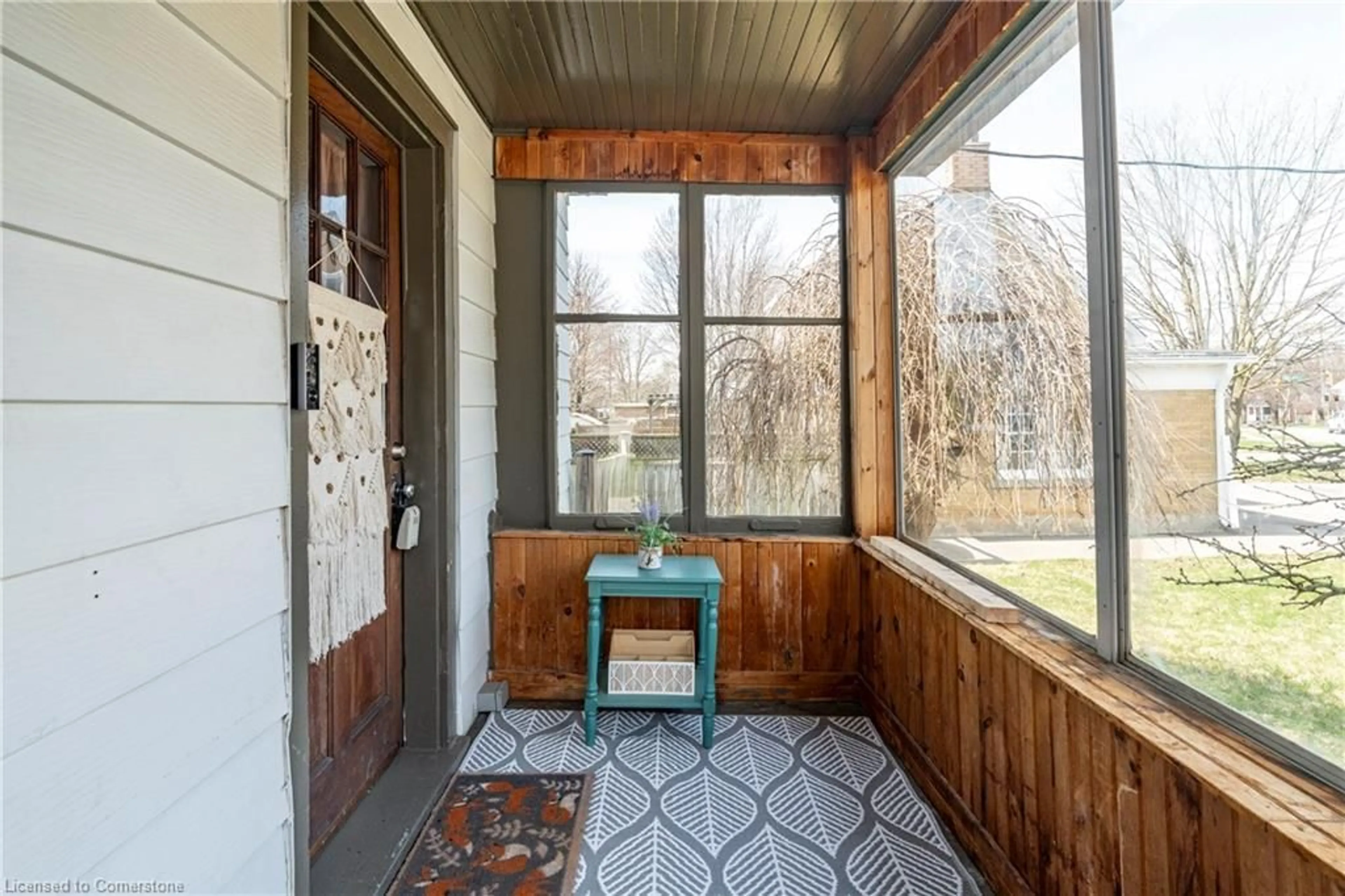 Indoor entryway for 227 Bridgeport Rd, Waterloo Ontario N2J 2K7