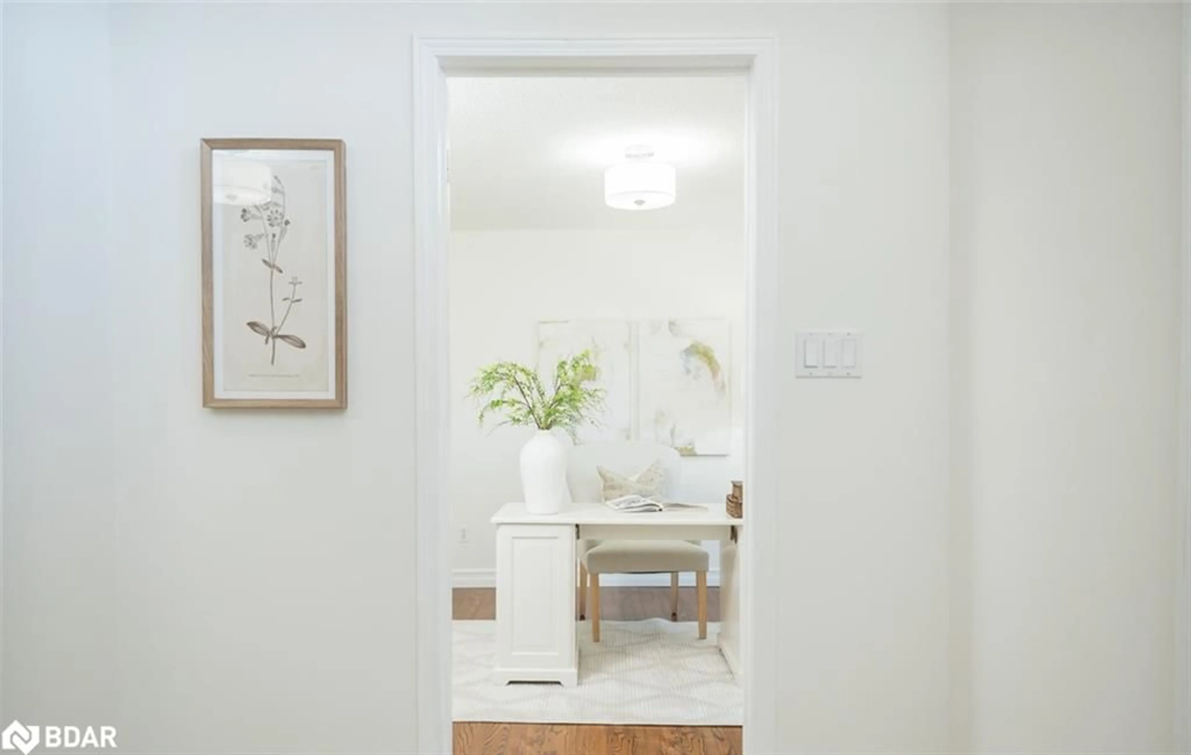 Indoor entryway for 3751 Bishop Strachan Crt, Mississauga Ontario L5N 6N9