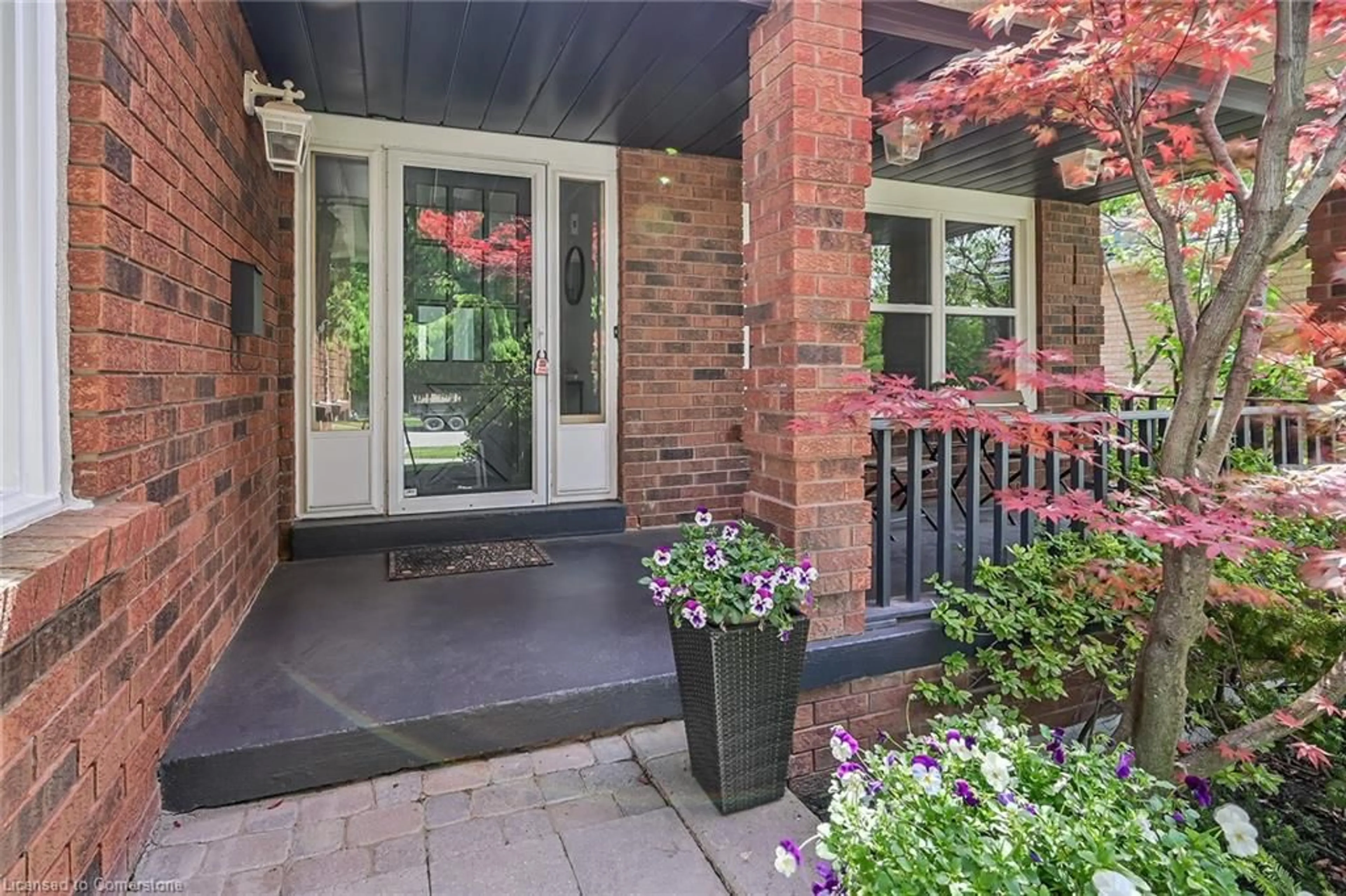 Indoor entryway for 2816 Huntingdon Trail, Oakville Ontario L6J 6Y4