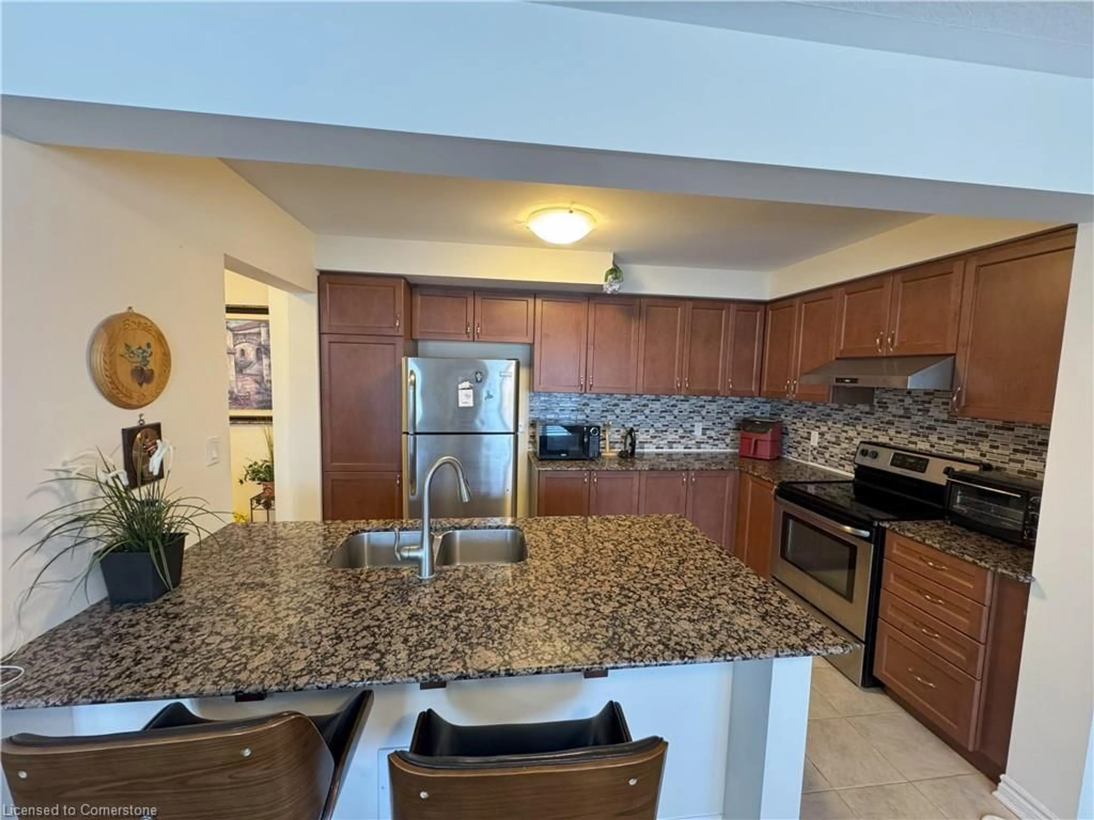 Open concept kitchen, ceramic/tile floor for 907 Apple Hill Lane Lane #87, Kitchener Ontario N2R 0L7