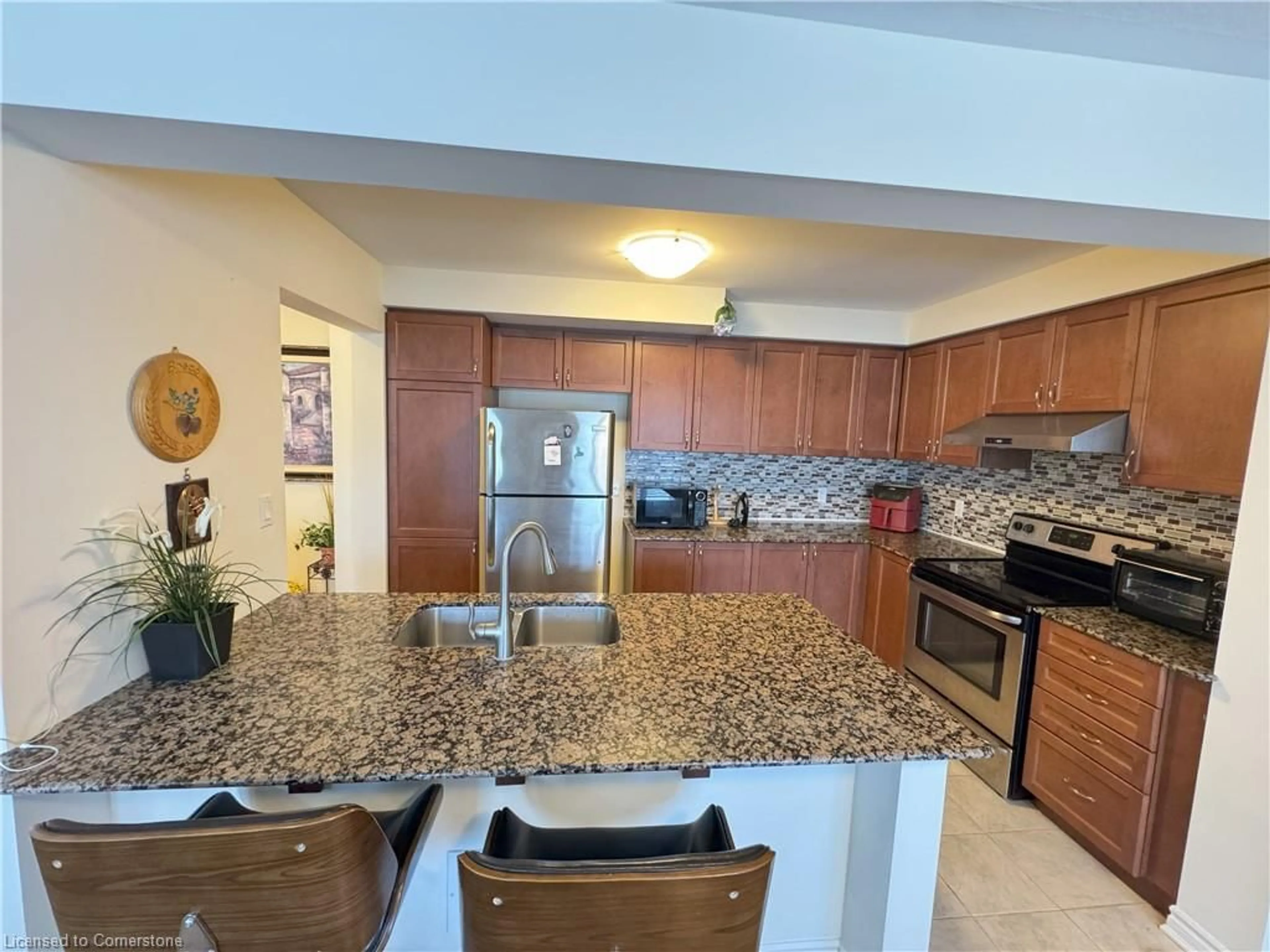 Open concept kitchen, ceramic/tile floor for 907 Apple Hill Lane Lane #87, Kitchener Ontario N2R 0L7