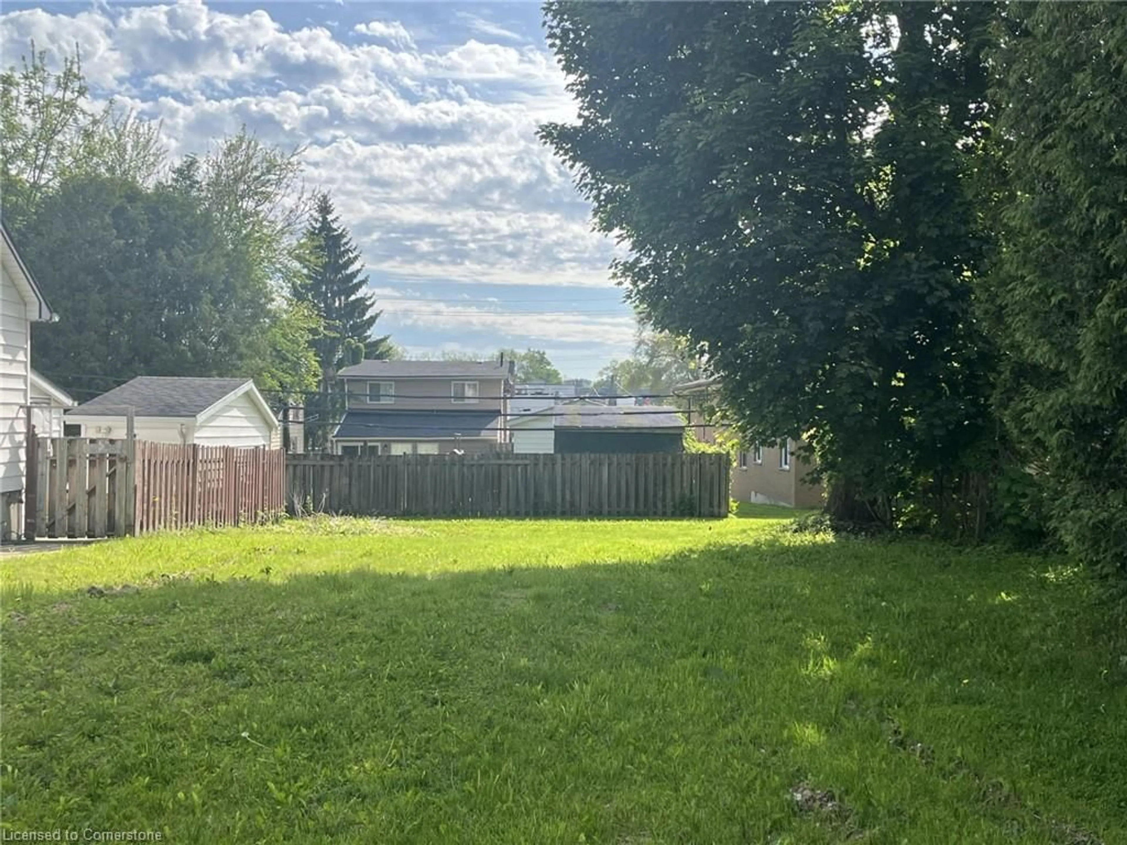 A pic from outside/outdoor area/front of a property/back of a property/a pic from drone, unknown for 101 King Lane, Simcoe Ontario N3Y 3Z6