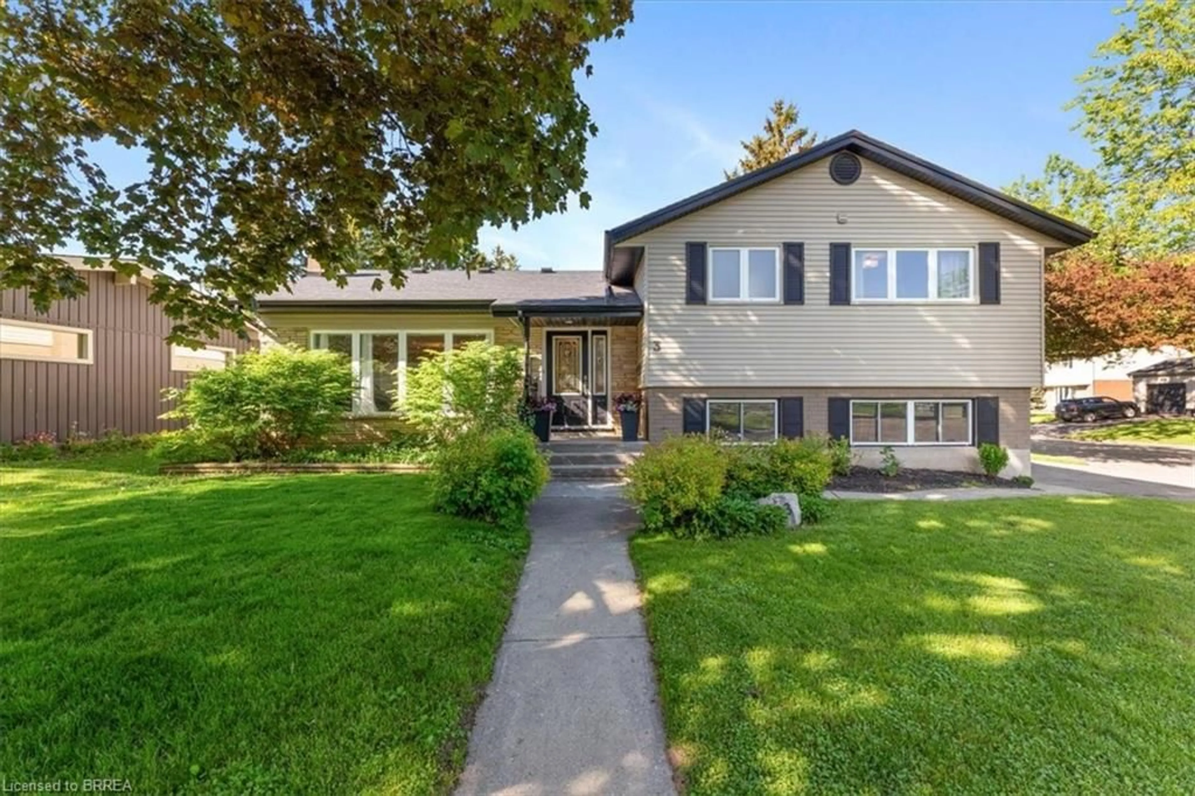 Home with vinyl exterior material, street for 3 Scotia Ave, Brantford Ontario N3R 5P9