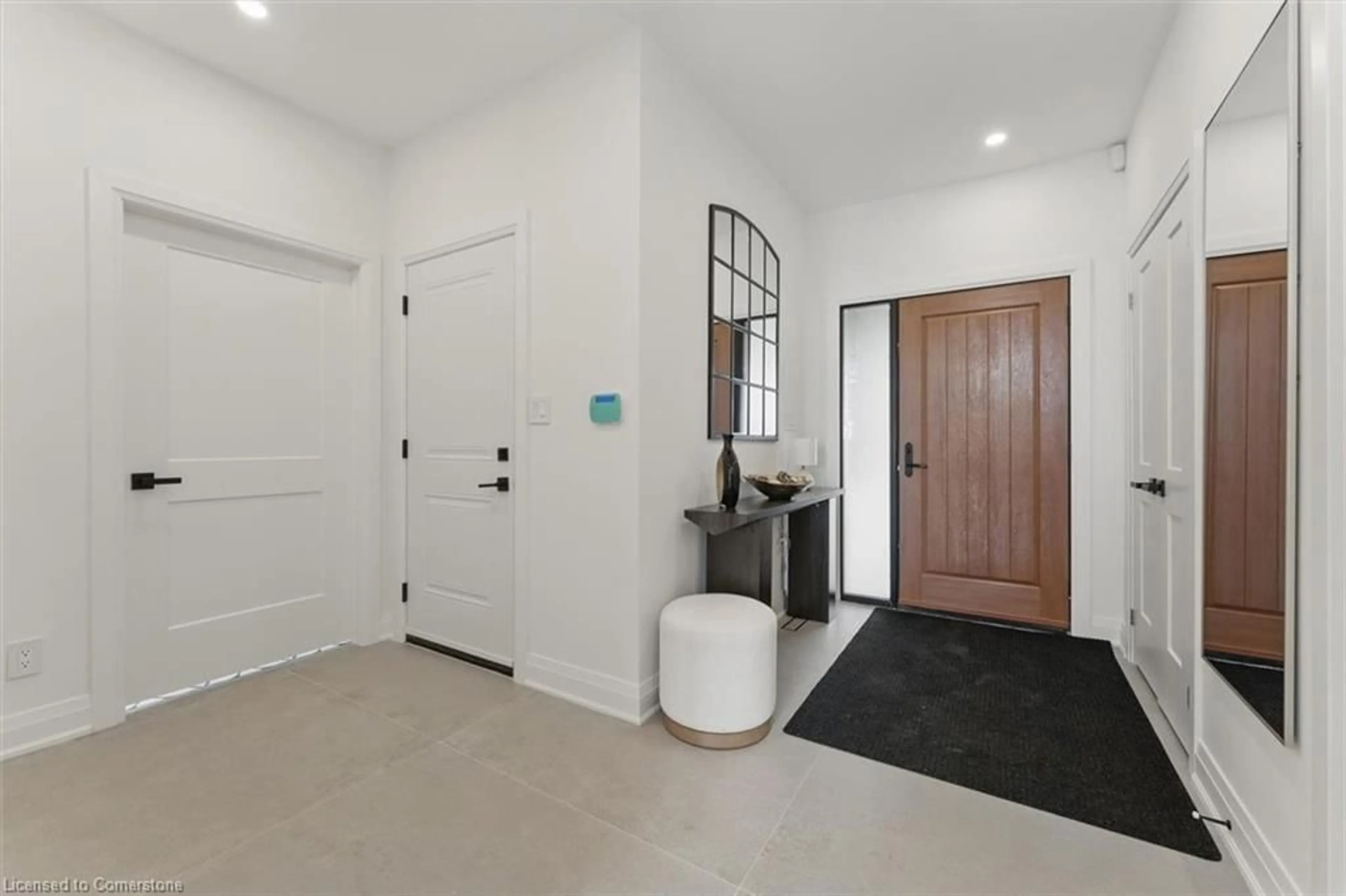 Indoor entryway for 24410 Thorah Park Blvd, Beaverton Ontario L0K 1A0