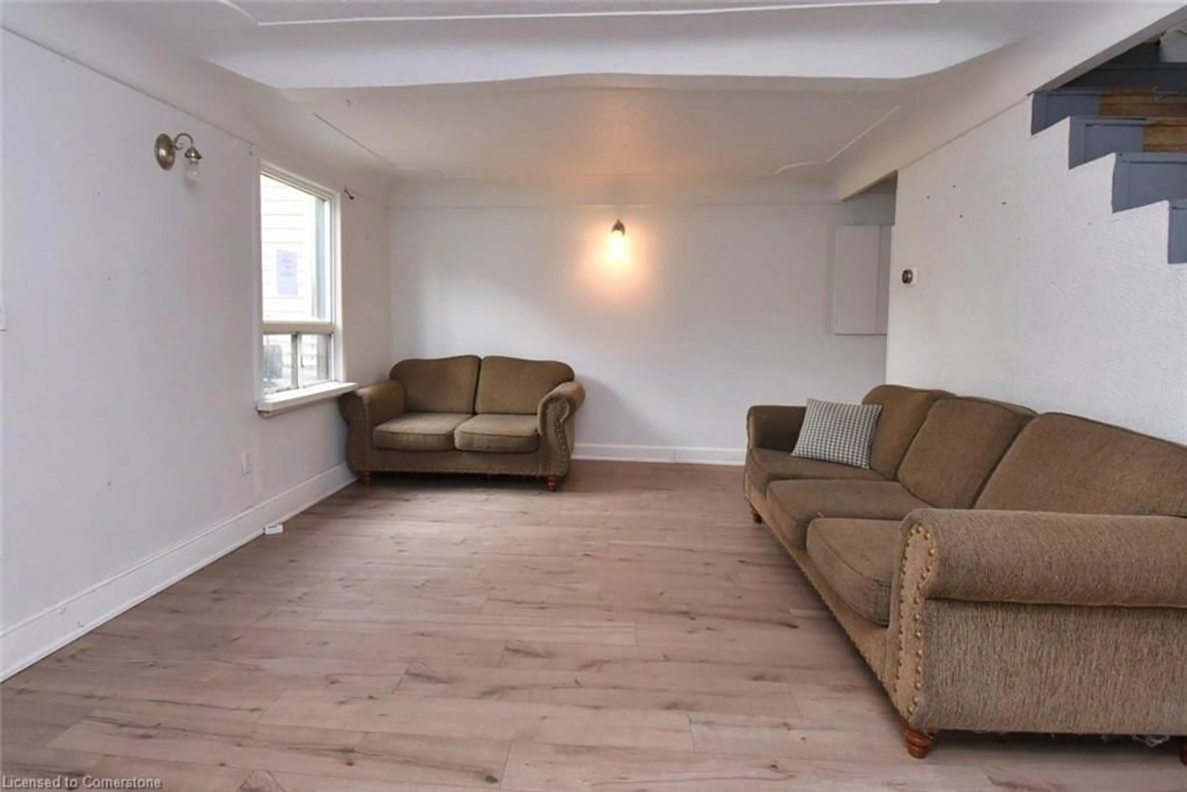 Living room with furniture, unknown for 5 Nightingale St, Hamilton Ontario L8L 1R5