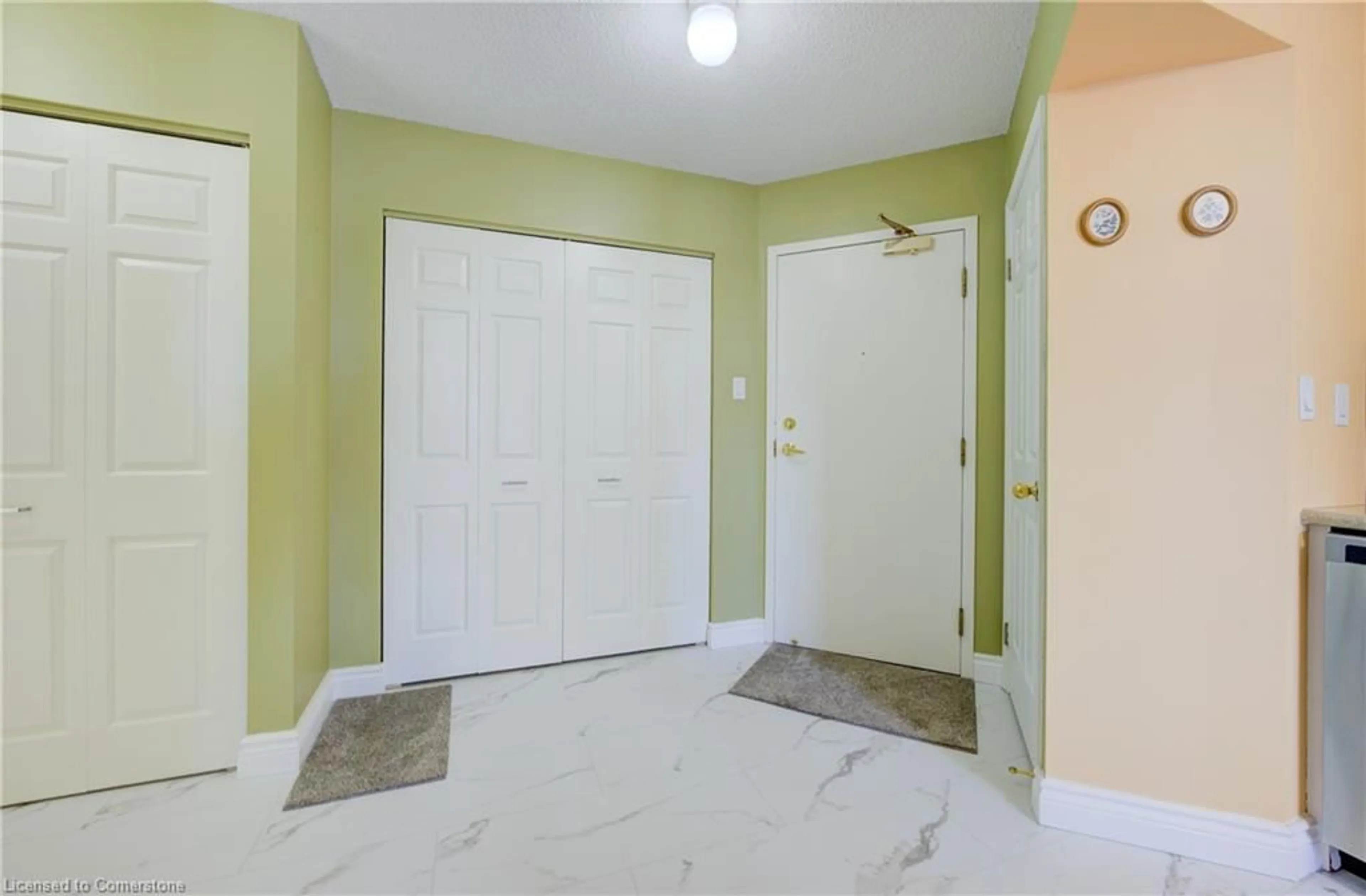 Indoor entryway for 1414 King St #307, Kitchener Ontario N2G 4T8