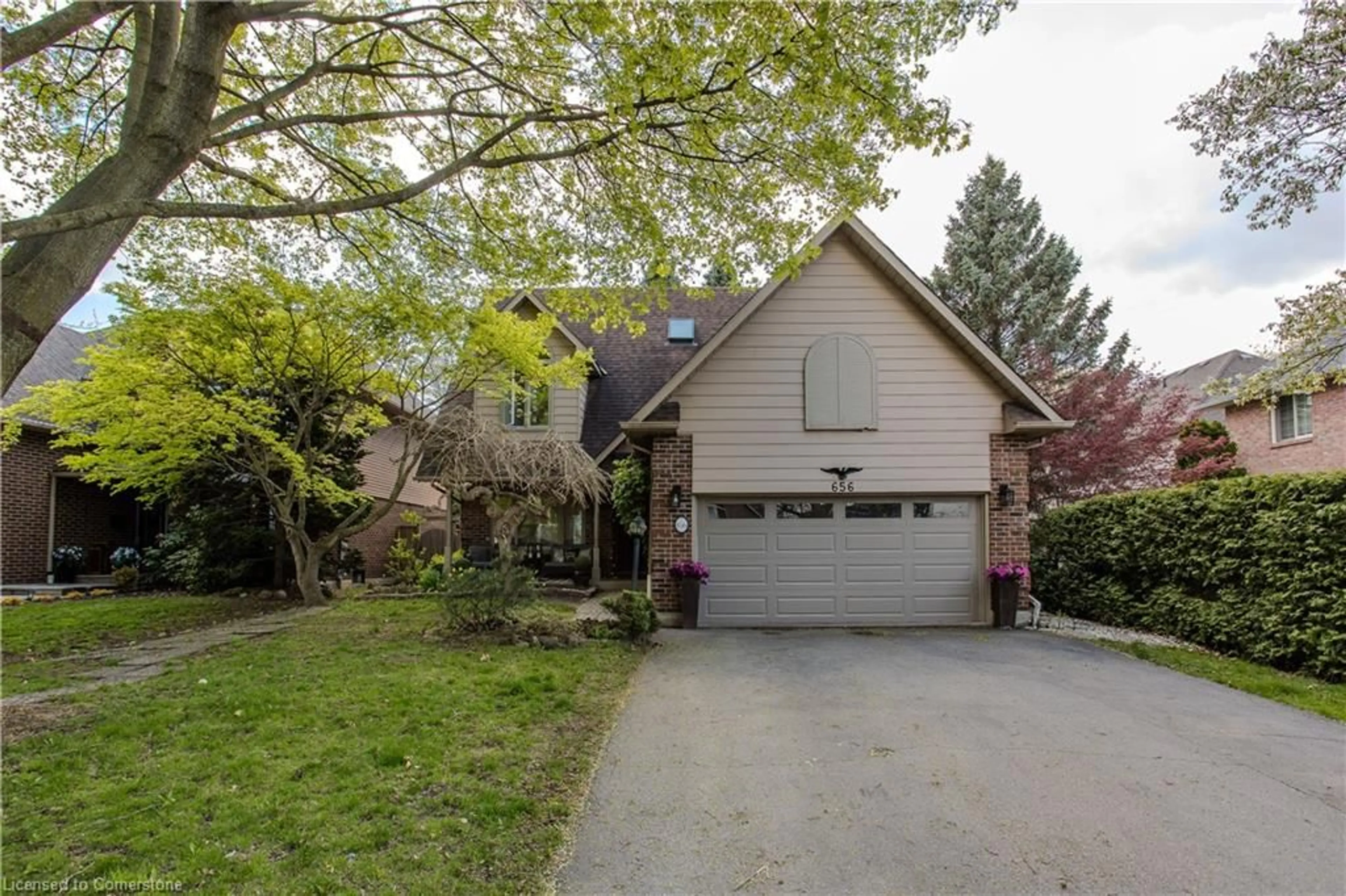 Home with vinyl exterior material, street for 656 Andrea Crt, Burlington Ontario L7R 4J7