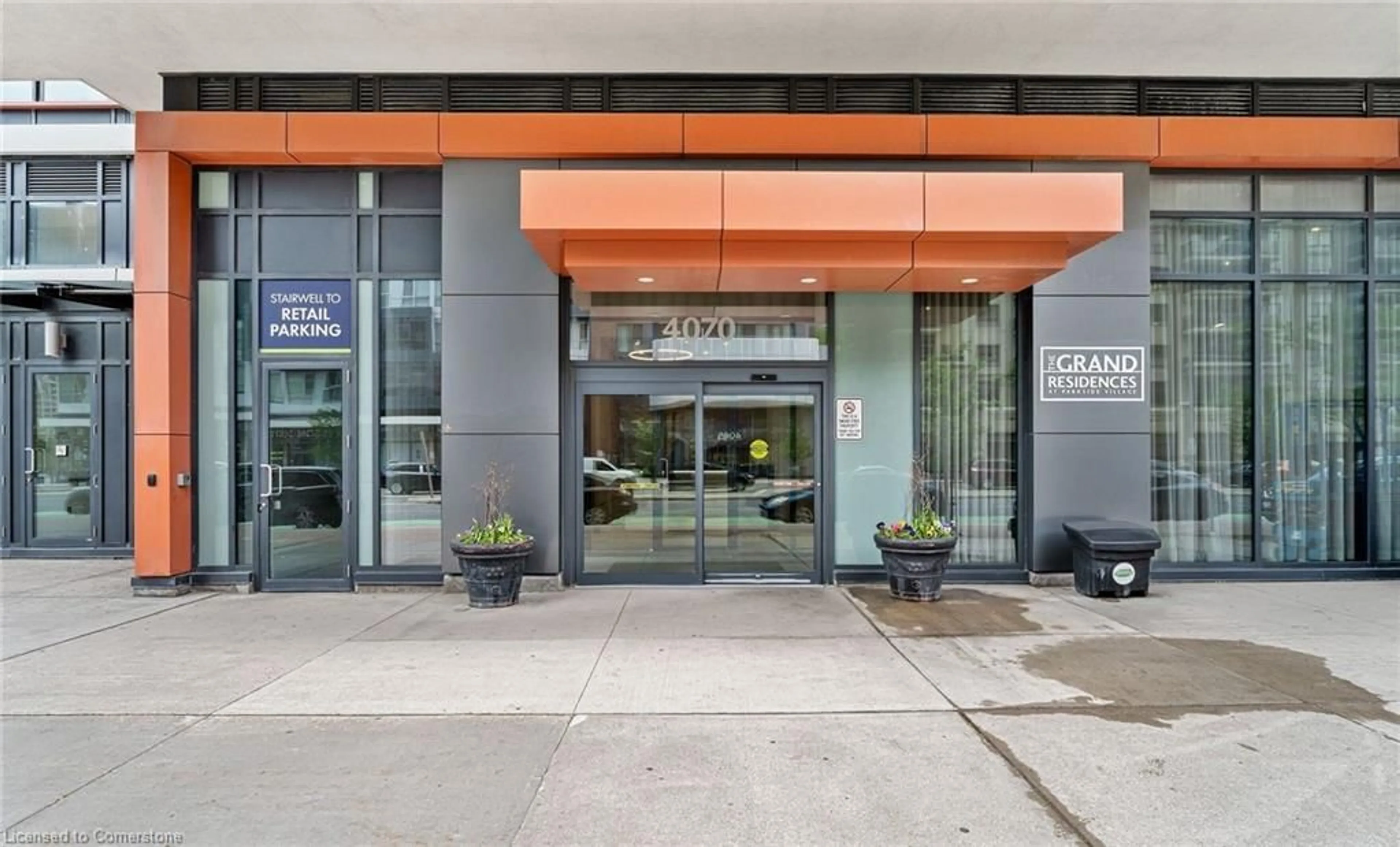 Indoor foyer for 4070 Confederation Pky #1507, Mississauga Ontario L5B 0E9