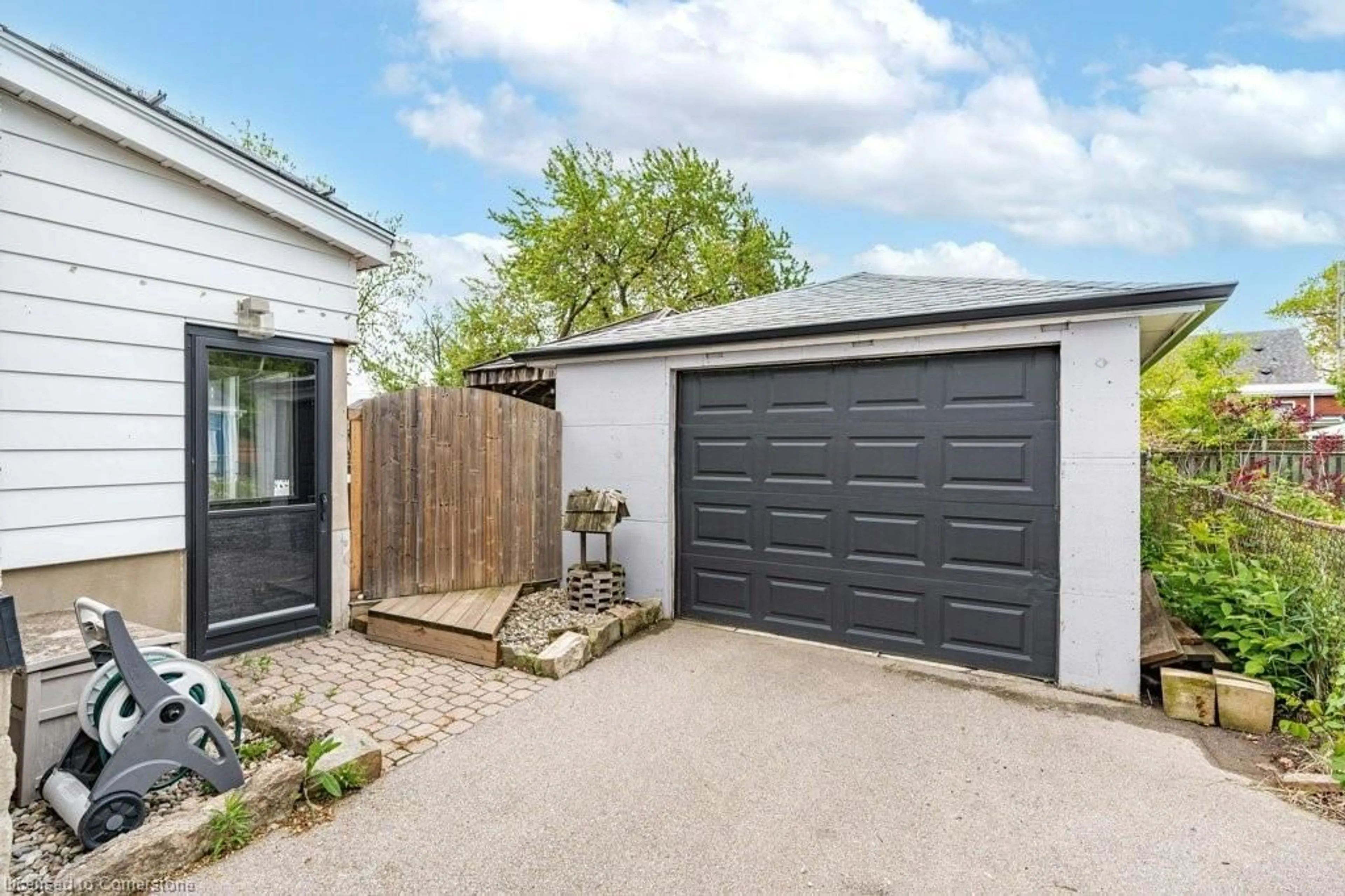 A pic from outside/outdoor area/front of a property/back of a property/a pic from drone, street for 384 Thayer Ave, Hamilton Ontario L9A 1J9