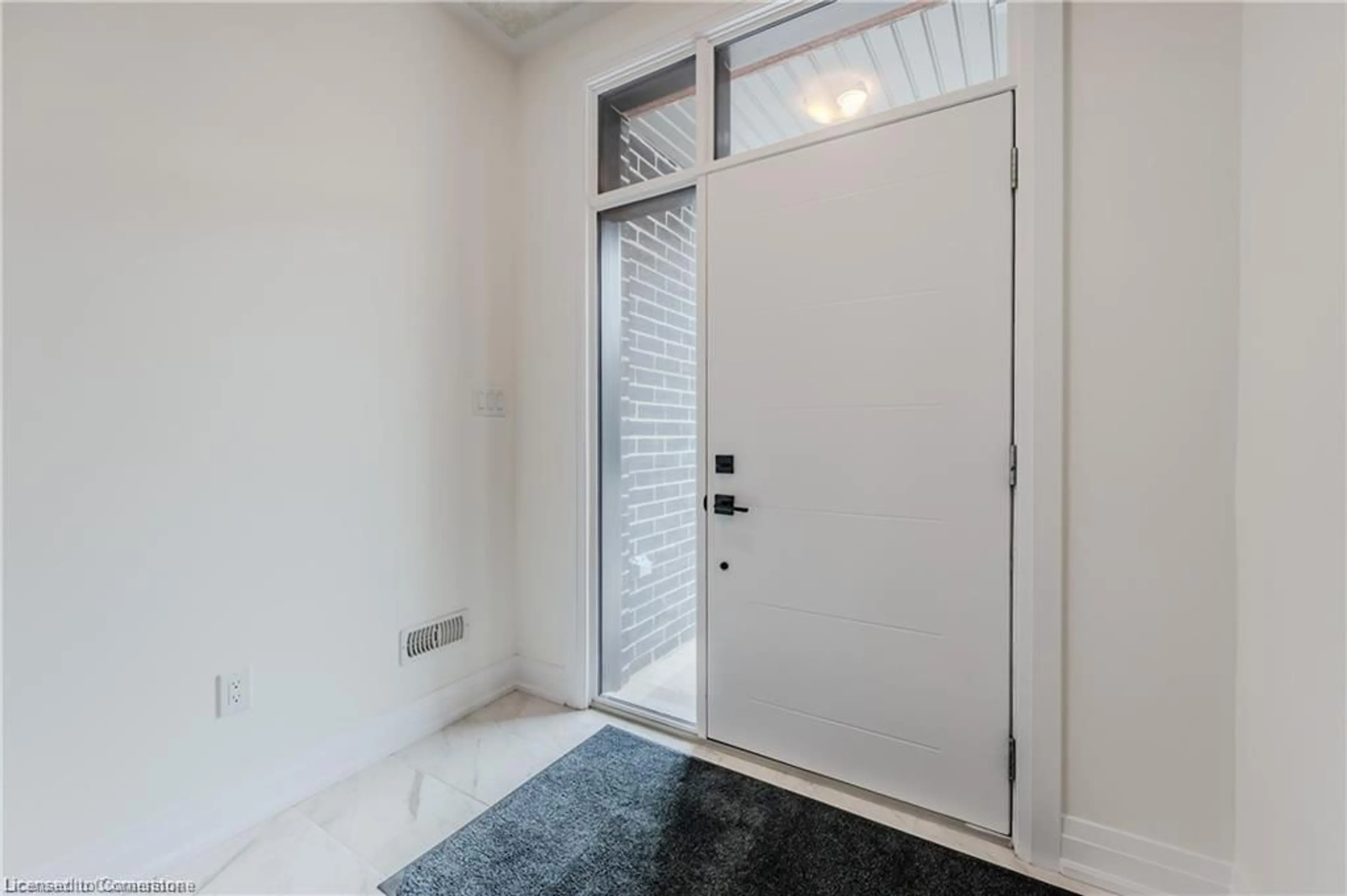 Indoor entryway for 271 Grey Silo Rd #44, Waterloo Ontario N2K 0E9