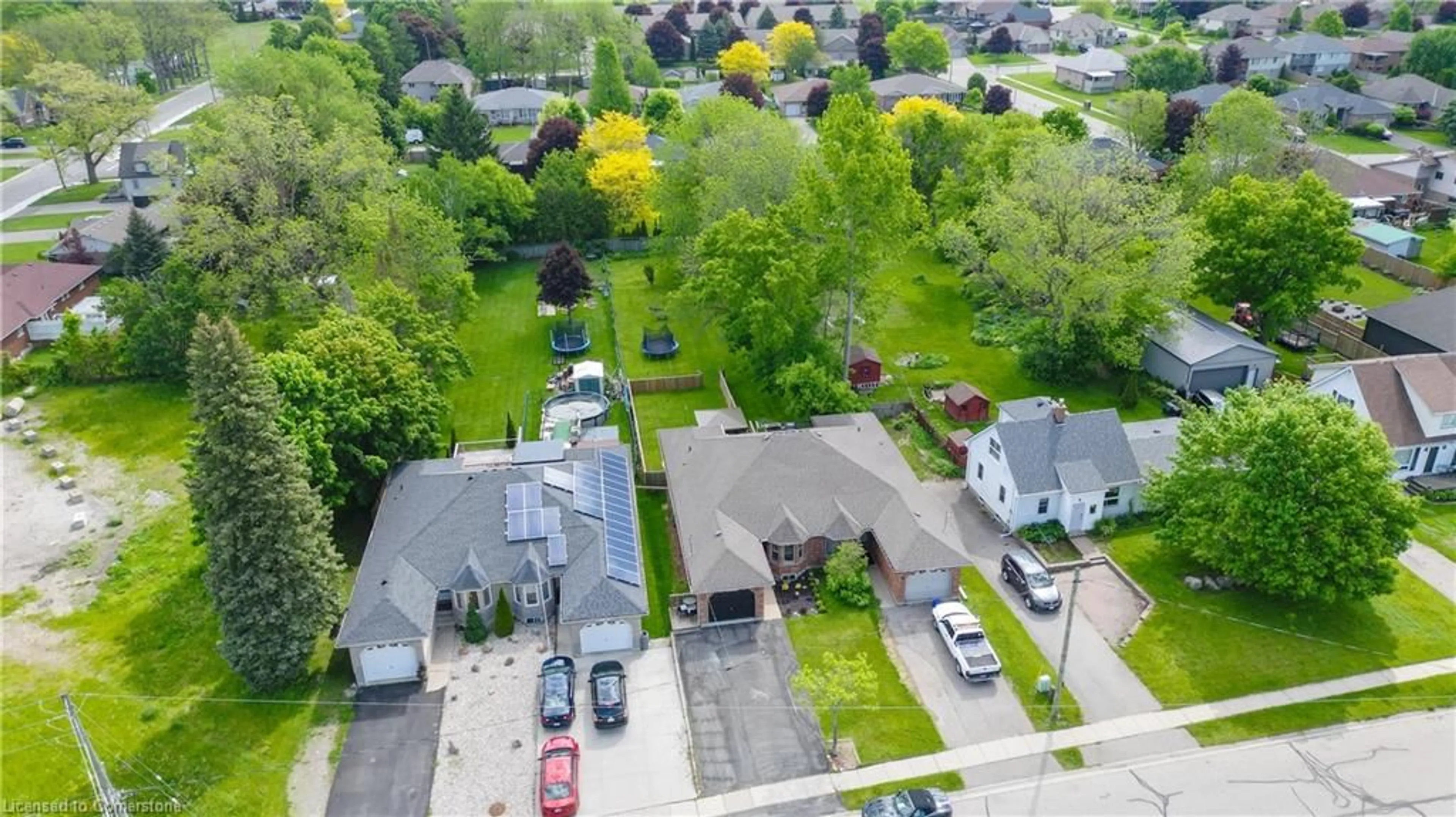 A pic from outside/outdoor area/front of a property/back of a property/a pic from drone, street for 6 Hanlon Pl, Paris Ontario N3L 3E3