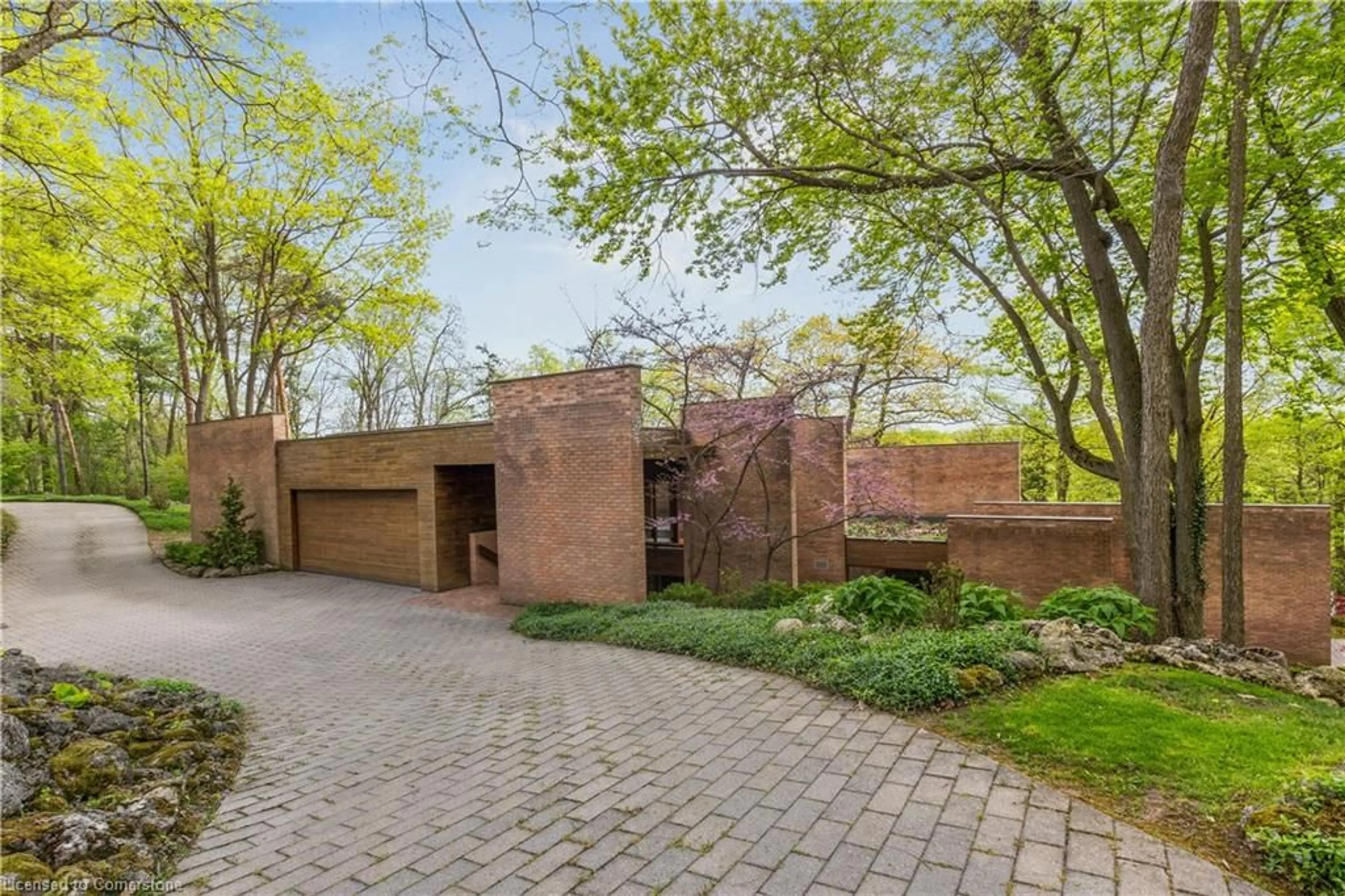 Home with brick exterior material, street for 194 Blue Heron Ridge, Cambridge Ontario N3H 3G7