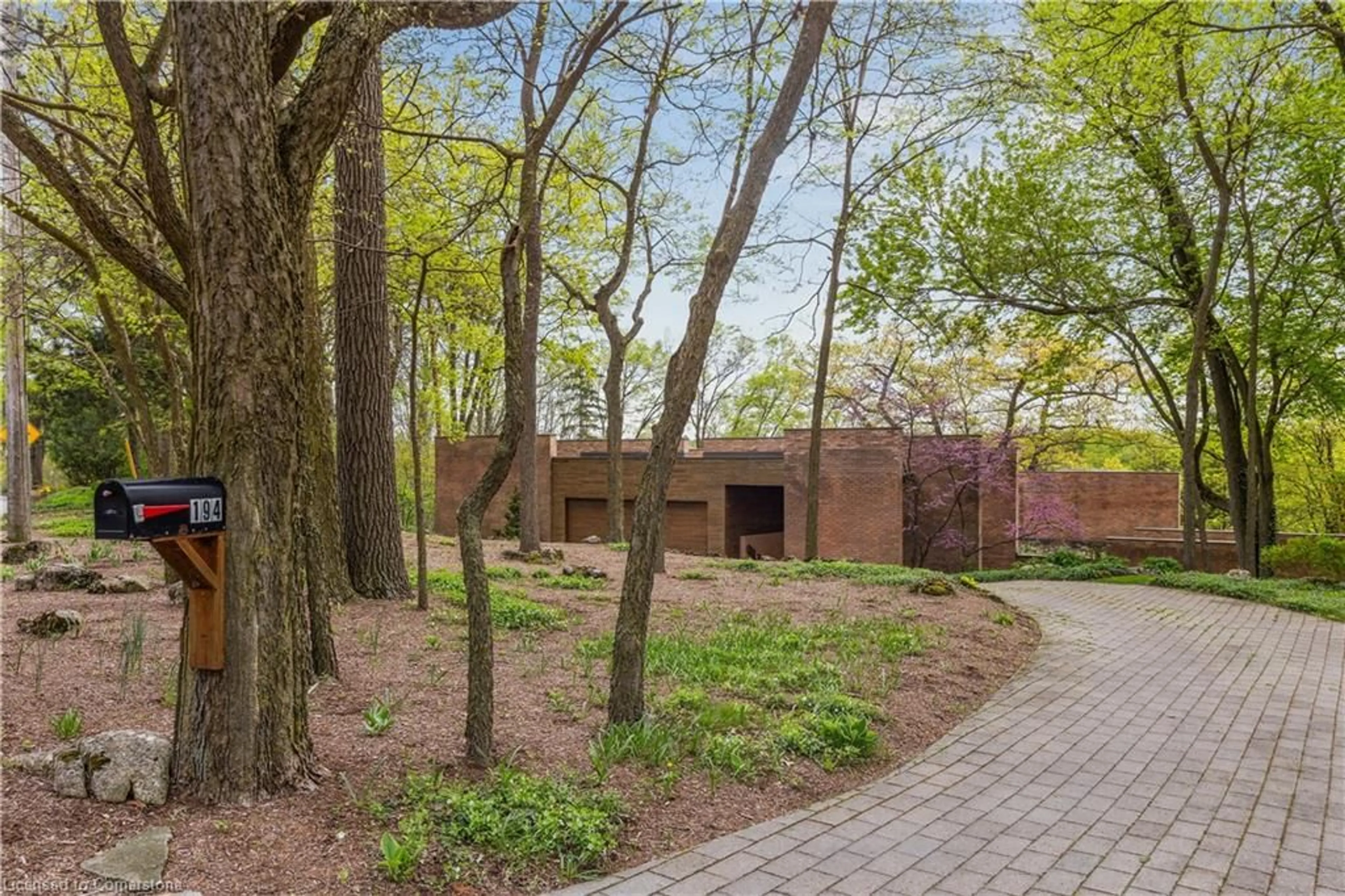 Home with brick exterior material, forest/trees view for 194 Blue Heron Ridge, Cambridge Ontario N3H 3G7