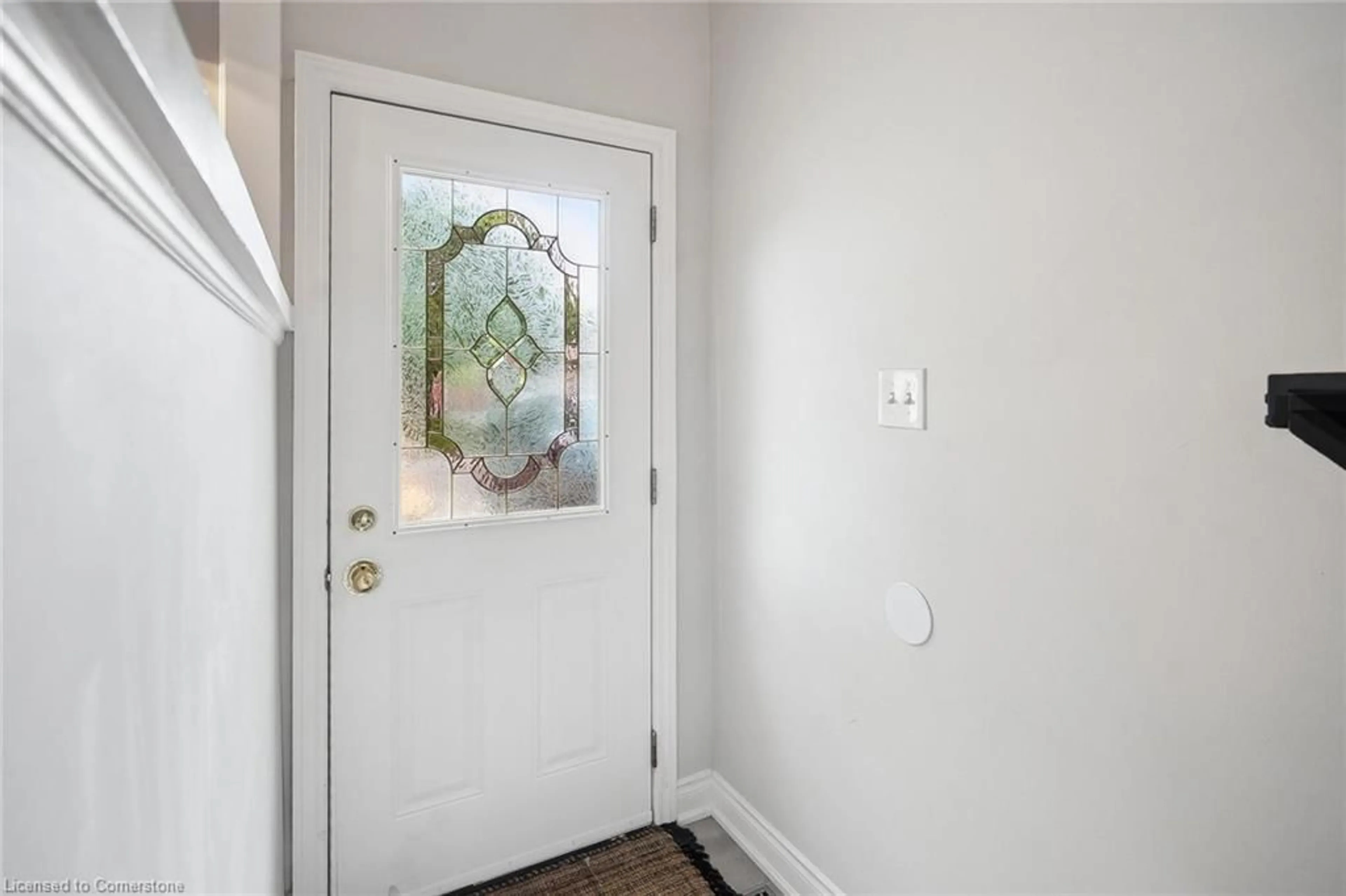Indoor entryway for 1369 Roylen Rd, Oakville Ontario L6H 1V5