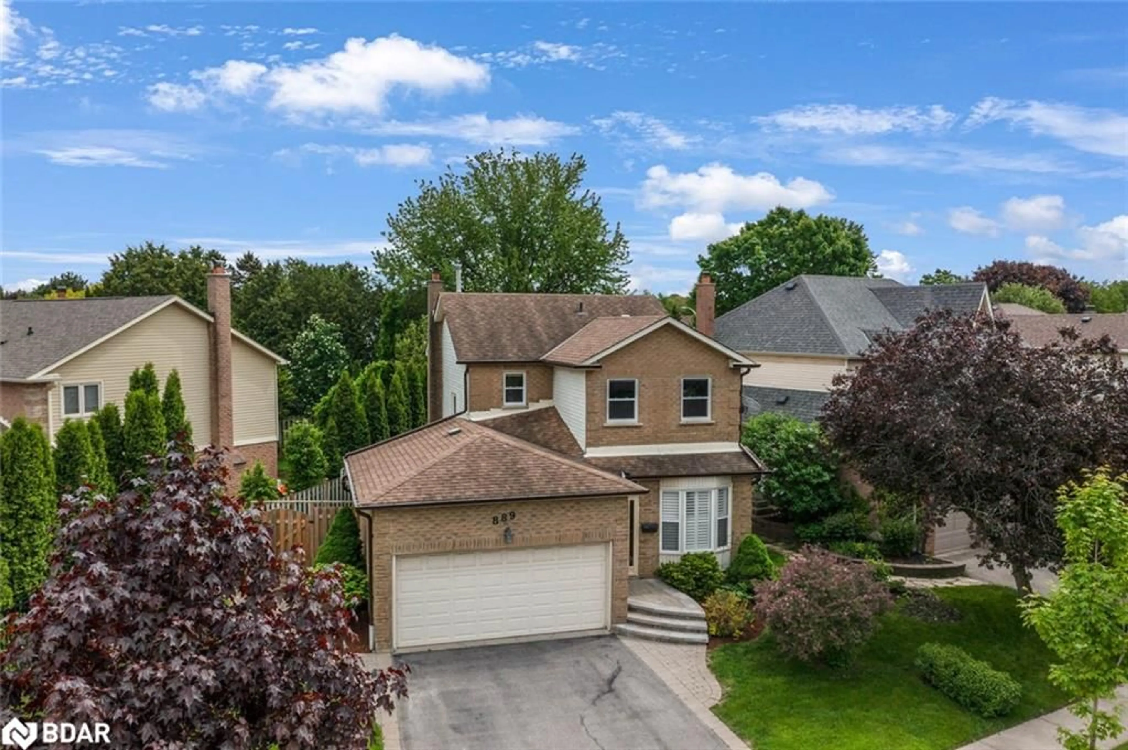 A pic from outside/outdoor area/front of a property/back of a property/a pic from drone, street for 889 White Ash Dr, Whitby Ontario L1N 7S7