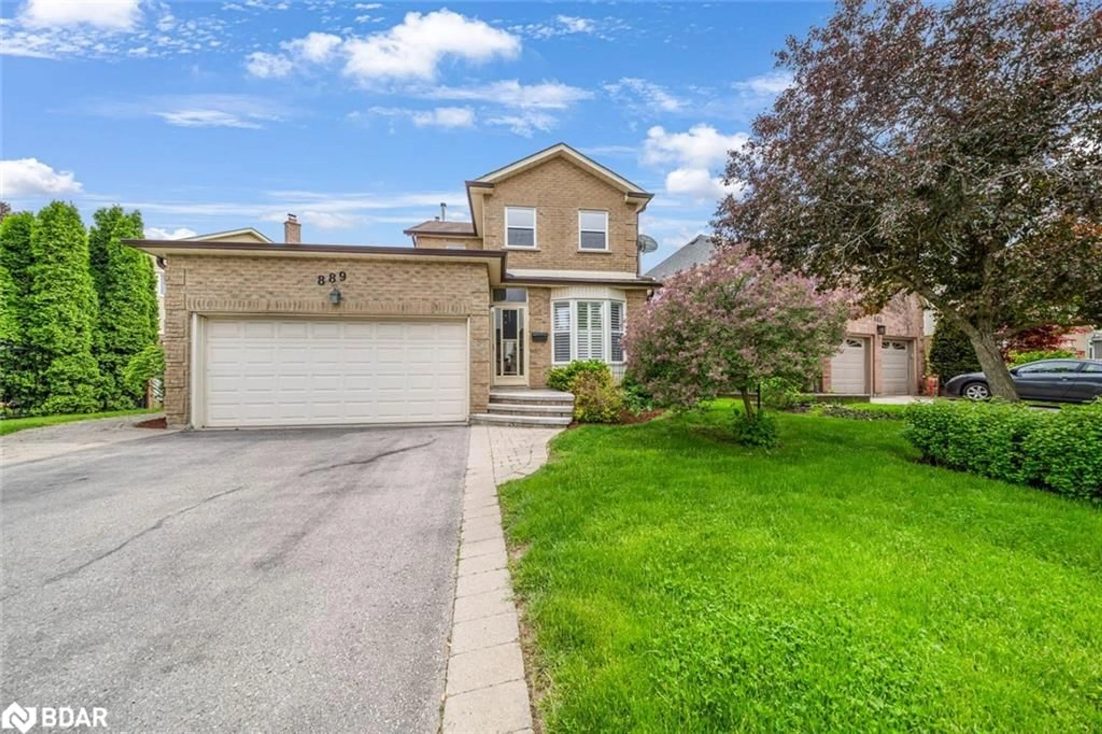 A pic from outside/outdoor area/front of a property/back of a property/a pic from drone, street for 889 White Ash Dr, Whitby Ontario L1N 7S7