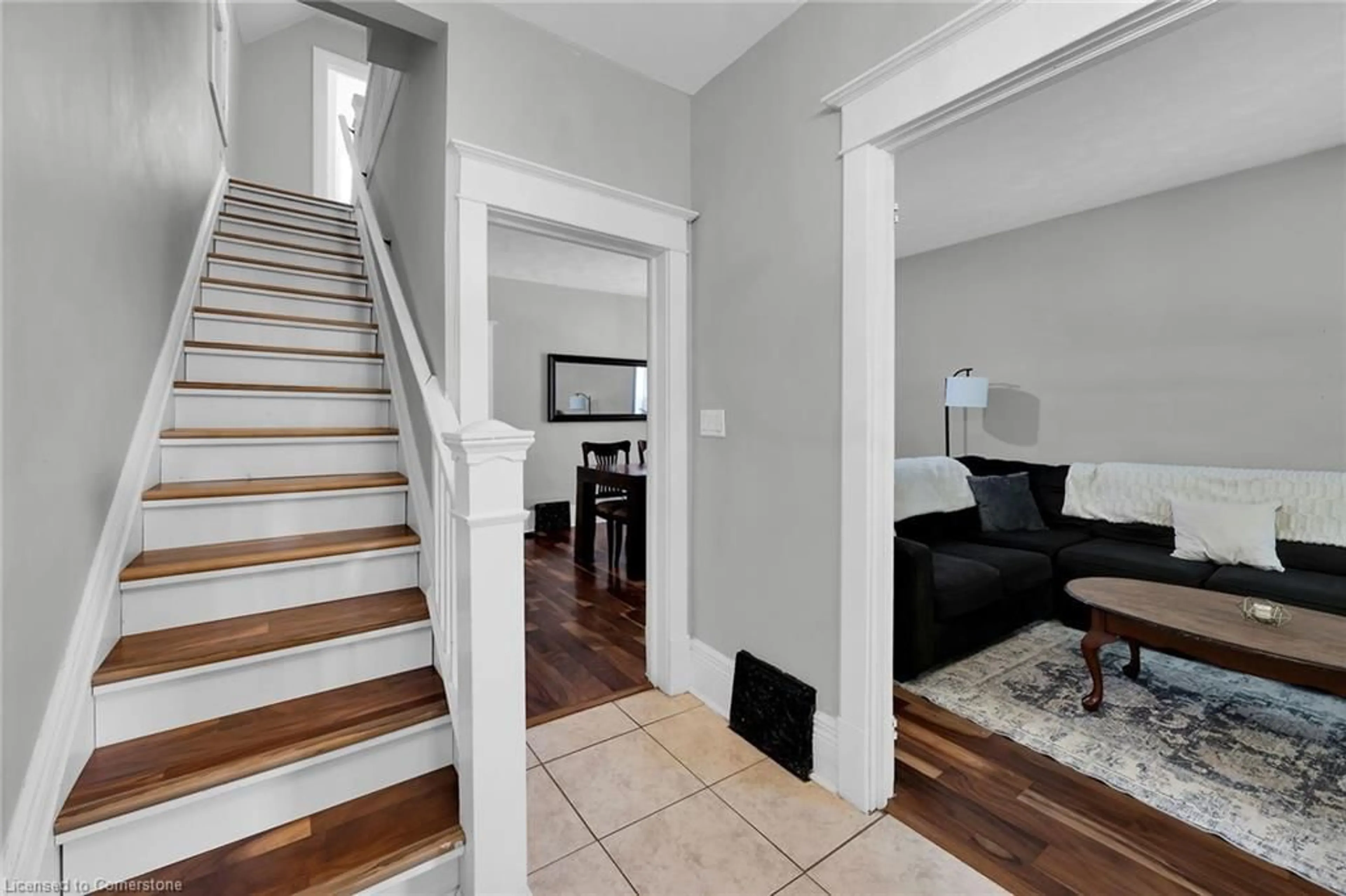 Indoor entryway for 30 Dundas St, Brantford Ontario N3R 1R9