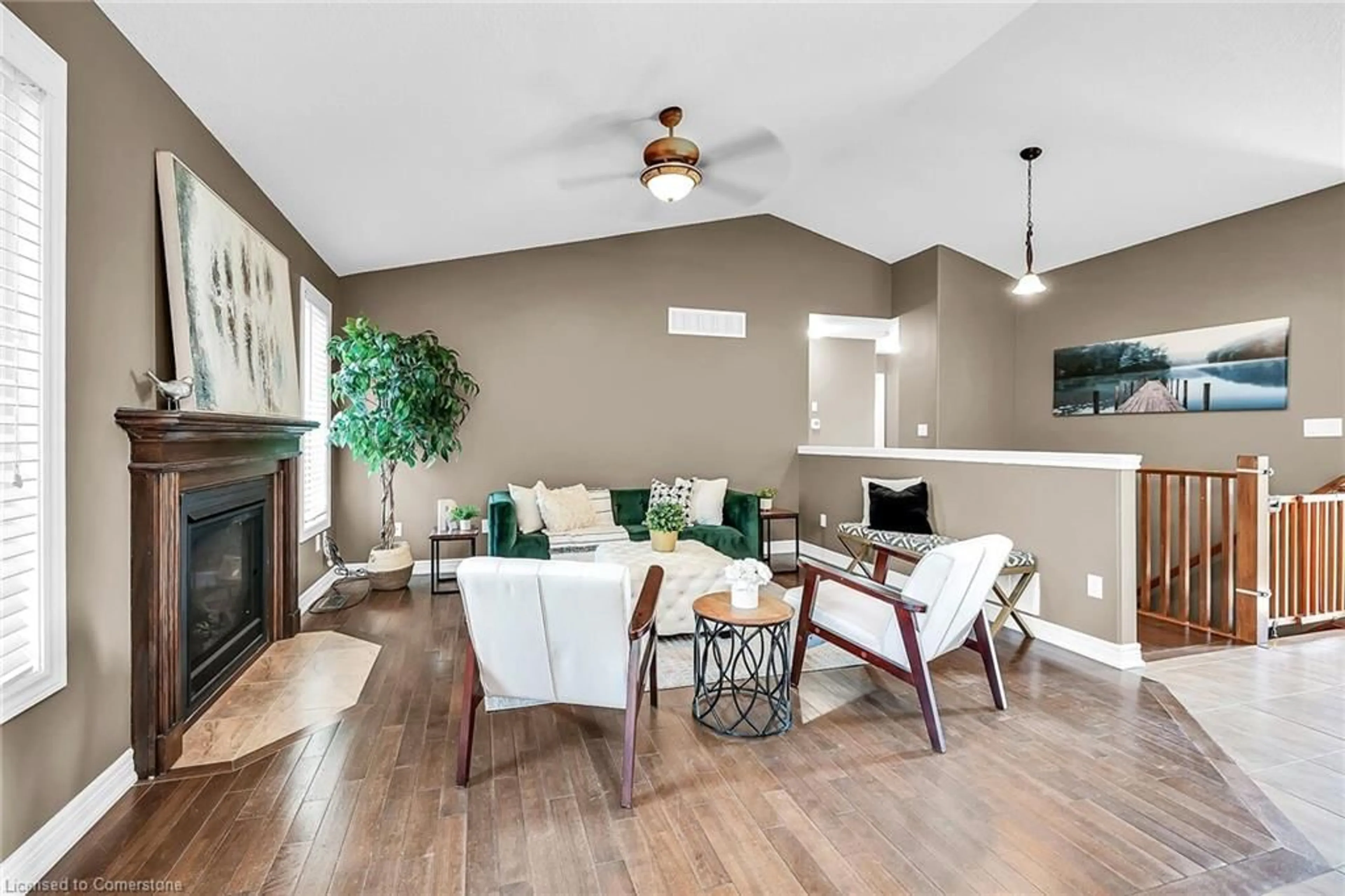 Living room with furniture, wood/laminate floor for 29 Lakeview Lane, Selkirk Ontario N0A 1P0