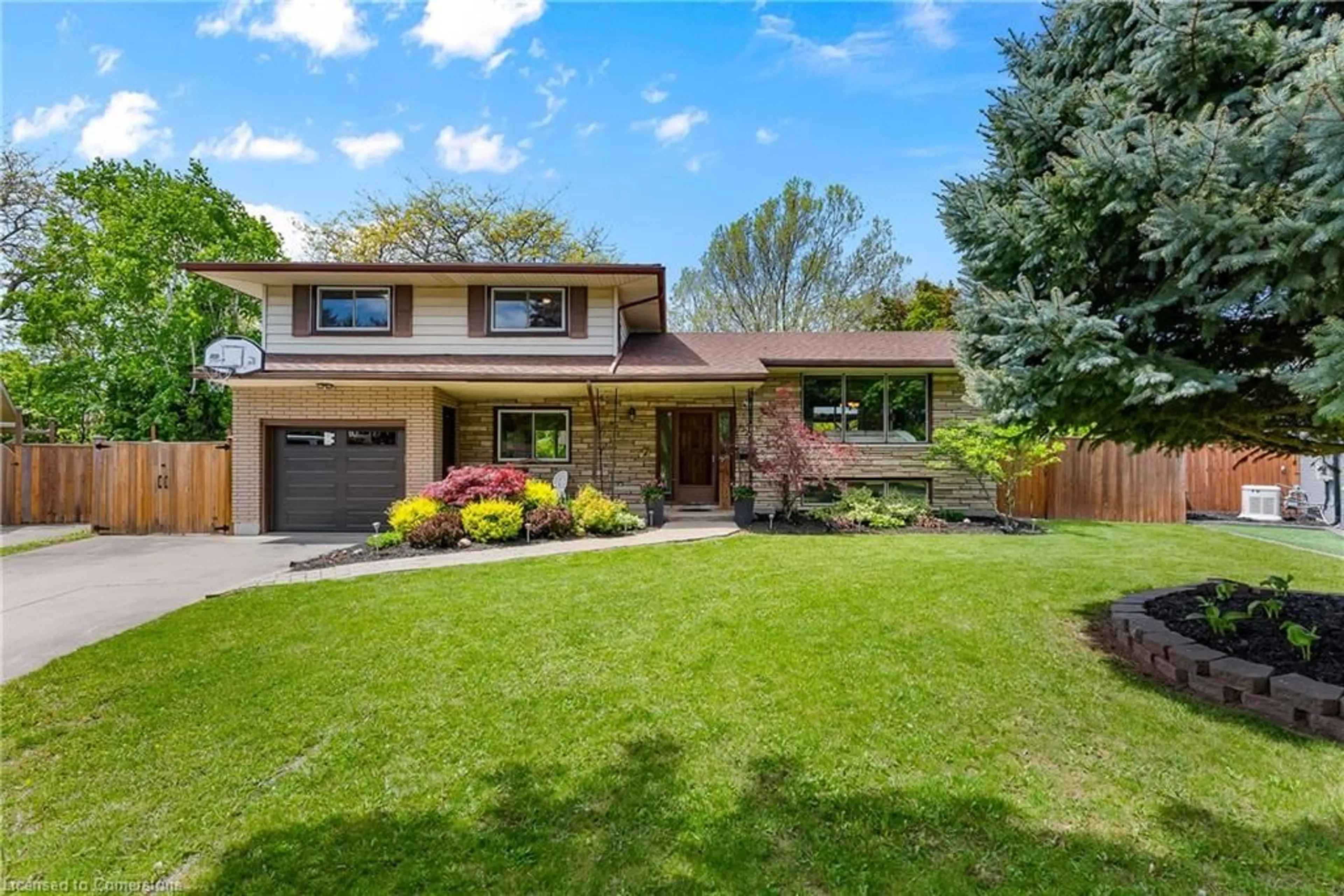 Home with brick exterior material, street for 7 Saturn Crt, St. Catharines Ontario L2M 2S9