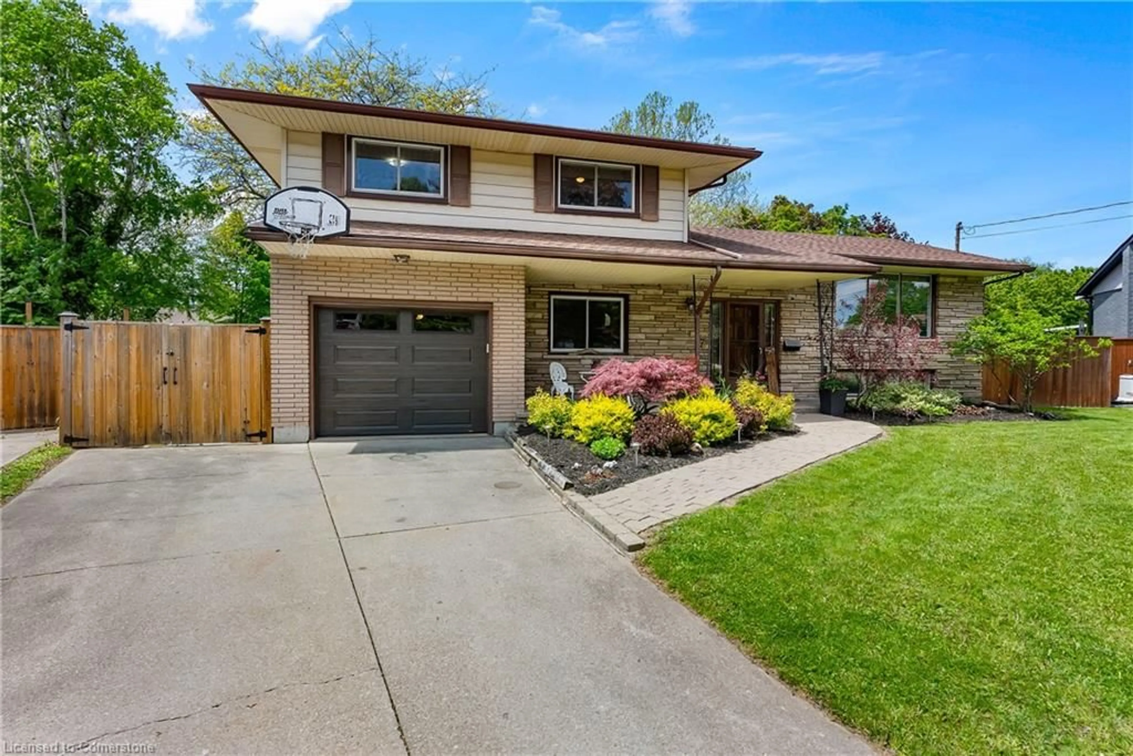 Home with brick exterior material, street for 7 Saturn Crt, St. Catharines Ontario L2M 2S9
