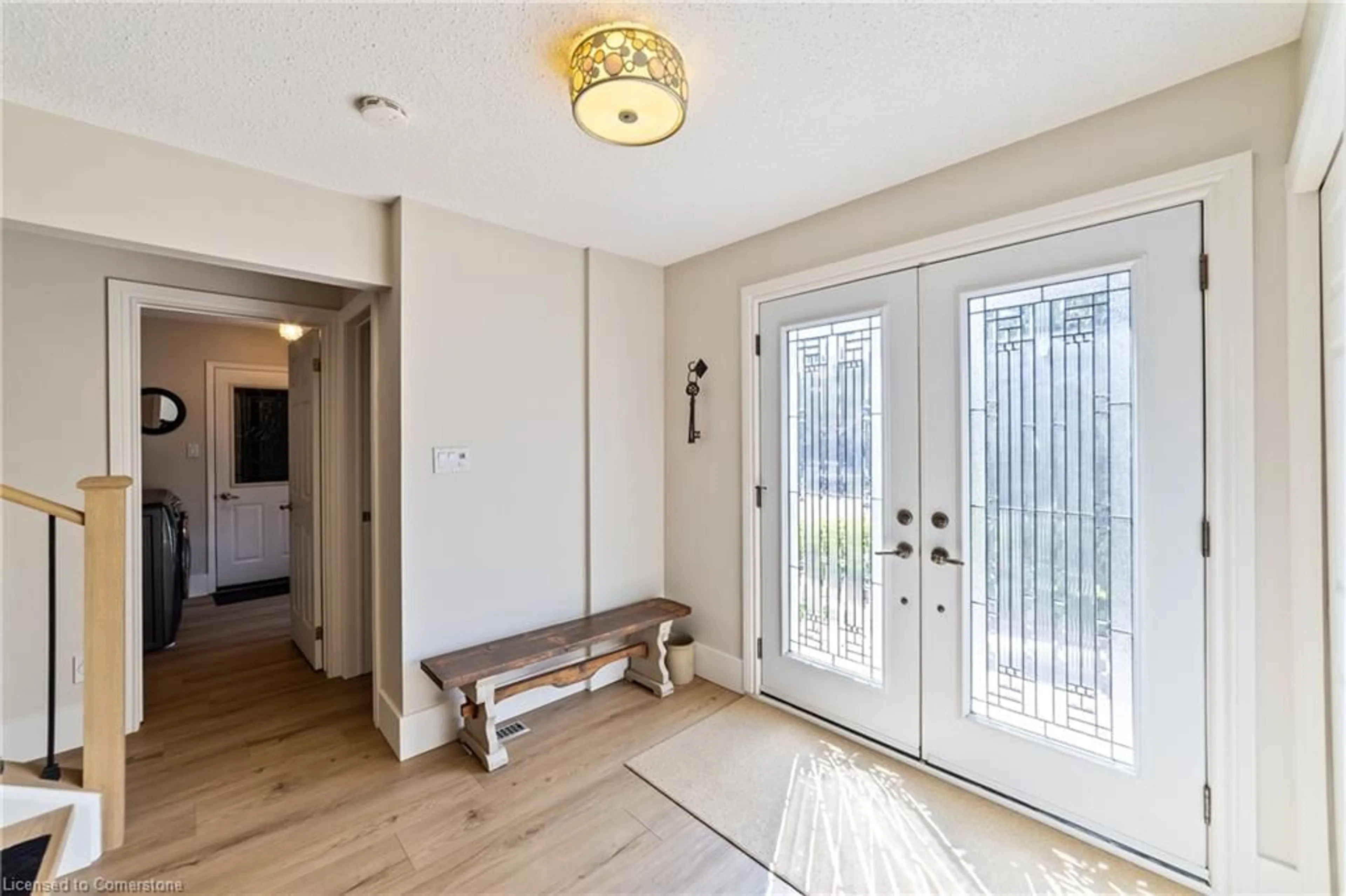 Indoor entryway for 2131 Upland Dr, Burlington Ontario L7M 2Y7