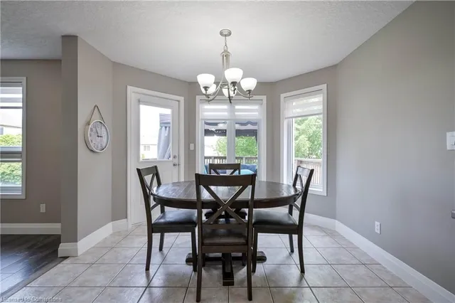 Additional property image - 10 Queen Charlotte Cres
