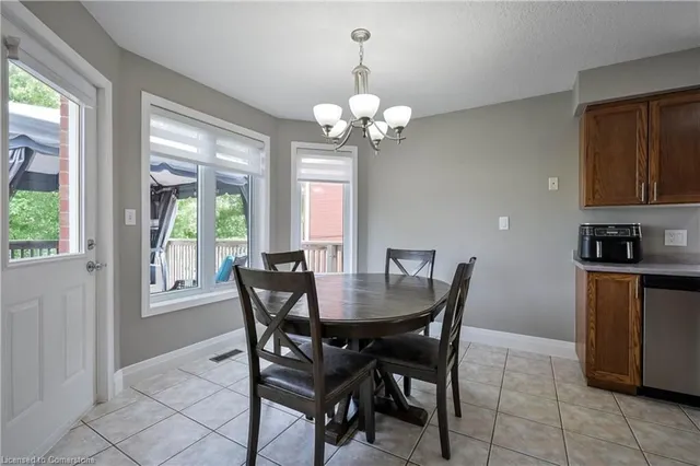 Additional property image - 10 Queen Charlotte Cres