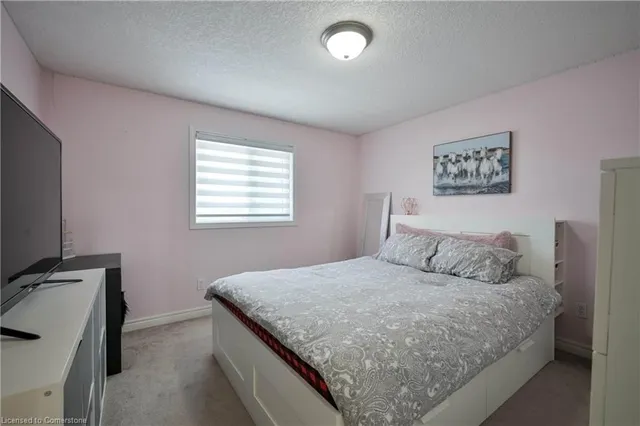 Additional property image - 10 Queen Charlotte Cres