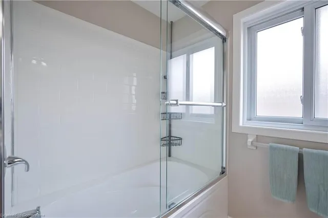 Additional property image - 10 Queen Charlotte Cres