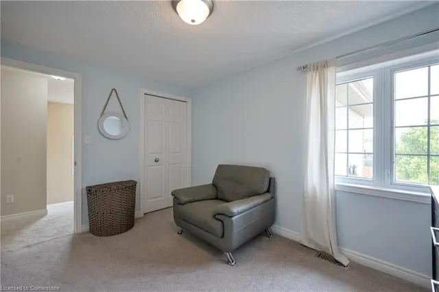 Additional property image - 10 Queen Charlotte Cres