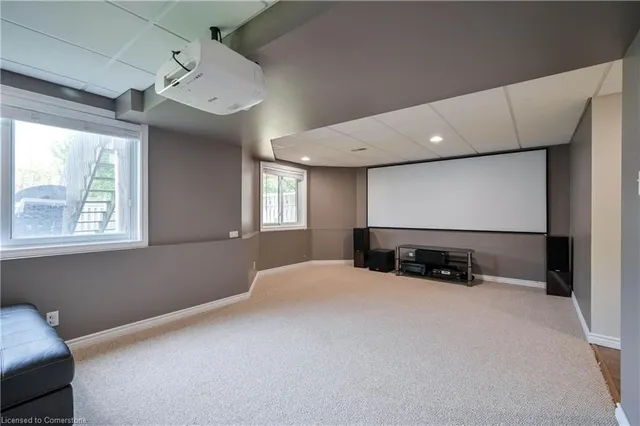 Additional property image - 10 Queen Charlotte Cres