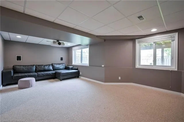 Additional property image - 10 Queen Charlotte Cres