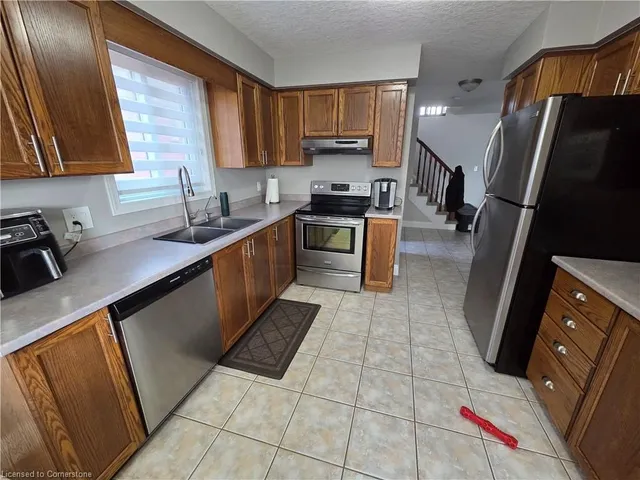 Additional property image - 10 Queen Charlotte Cres