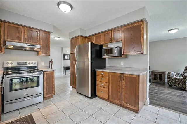 Additional property image - 10 Queen Charlotte Cres