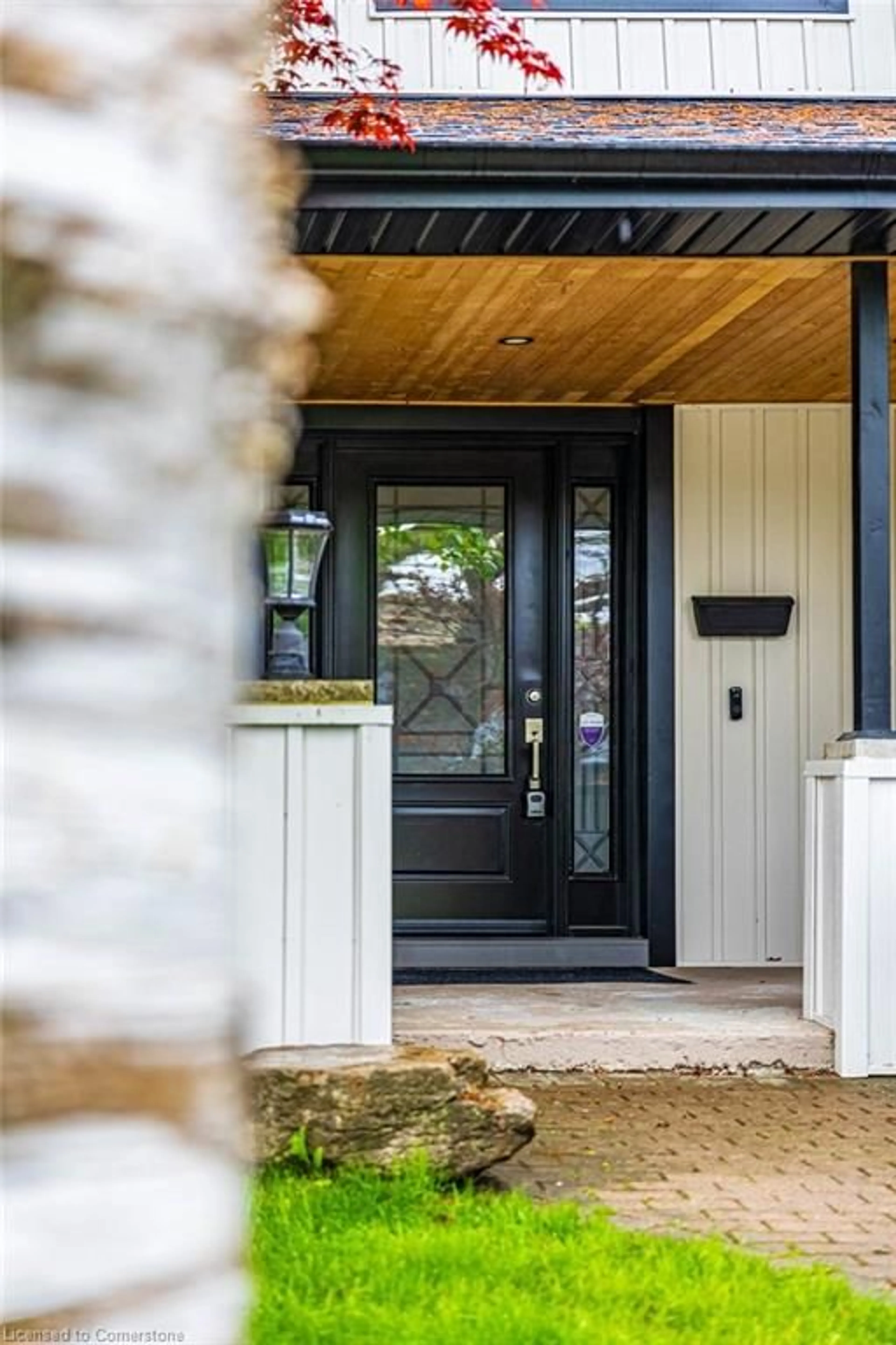 Indoor entryway for 4518 Concord Pl, Burlington Ontario L7L 1J4