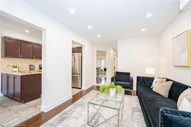 Additional property image - 945 Applecroft Cir
