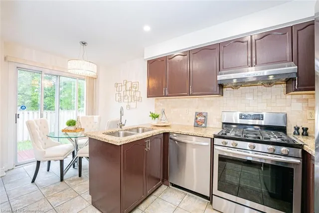 Additional property image - 945 Applecroft Cir