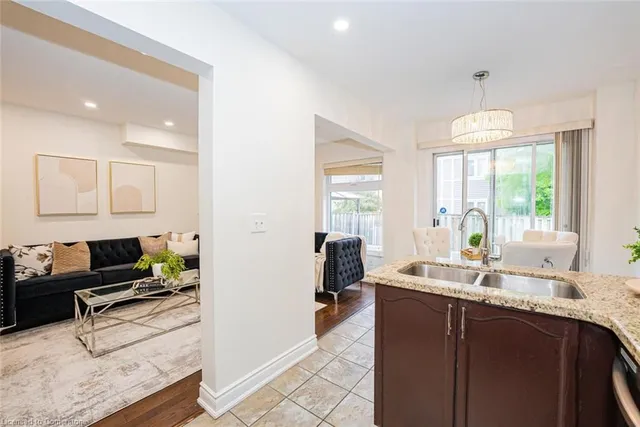 Additional property image - 945 Applecroft Cir