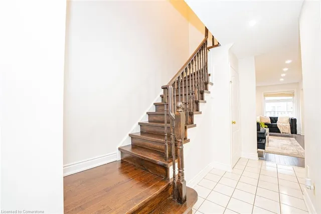 Additional property image - 945 Applecroft Cir