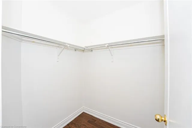Additional property image - 945 Applecroft Cir