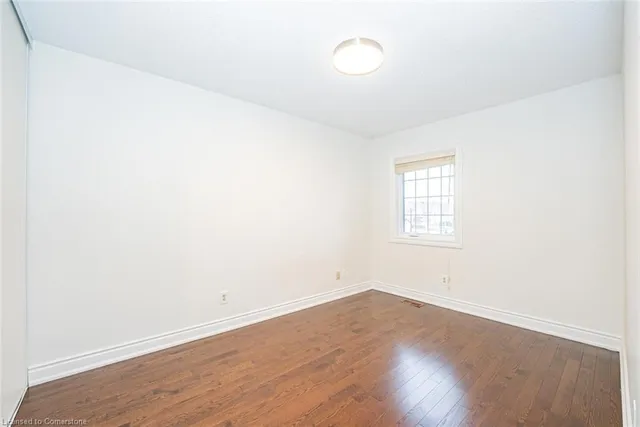 Additional property image - 945 Applecroft Cir