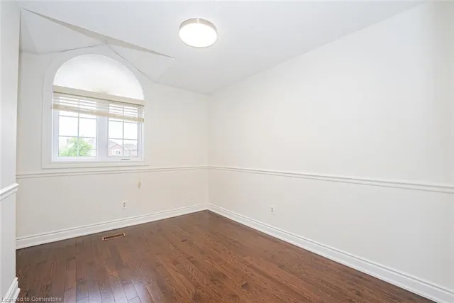Additional property image - 945 Applecroft Cir