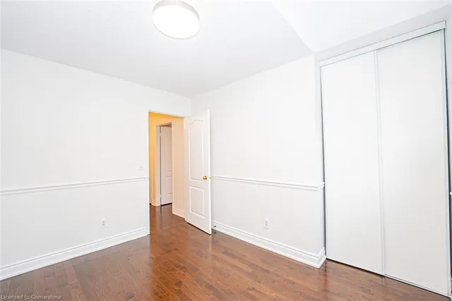 Additional property image - 945 Applecroft Cir