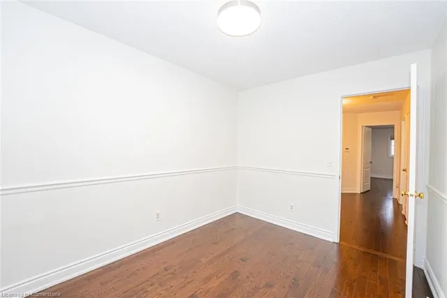 Additional property image - 945 Applecroft Cir