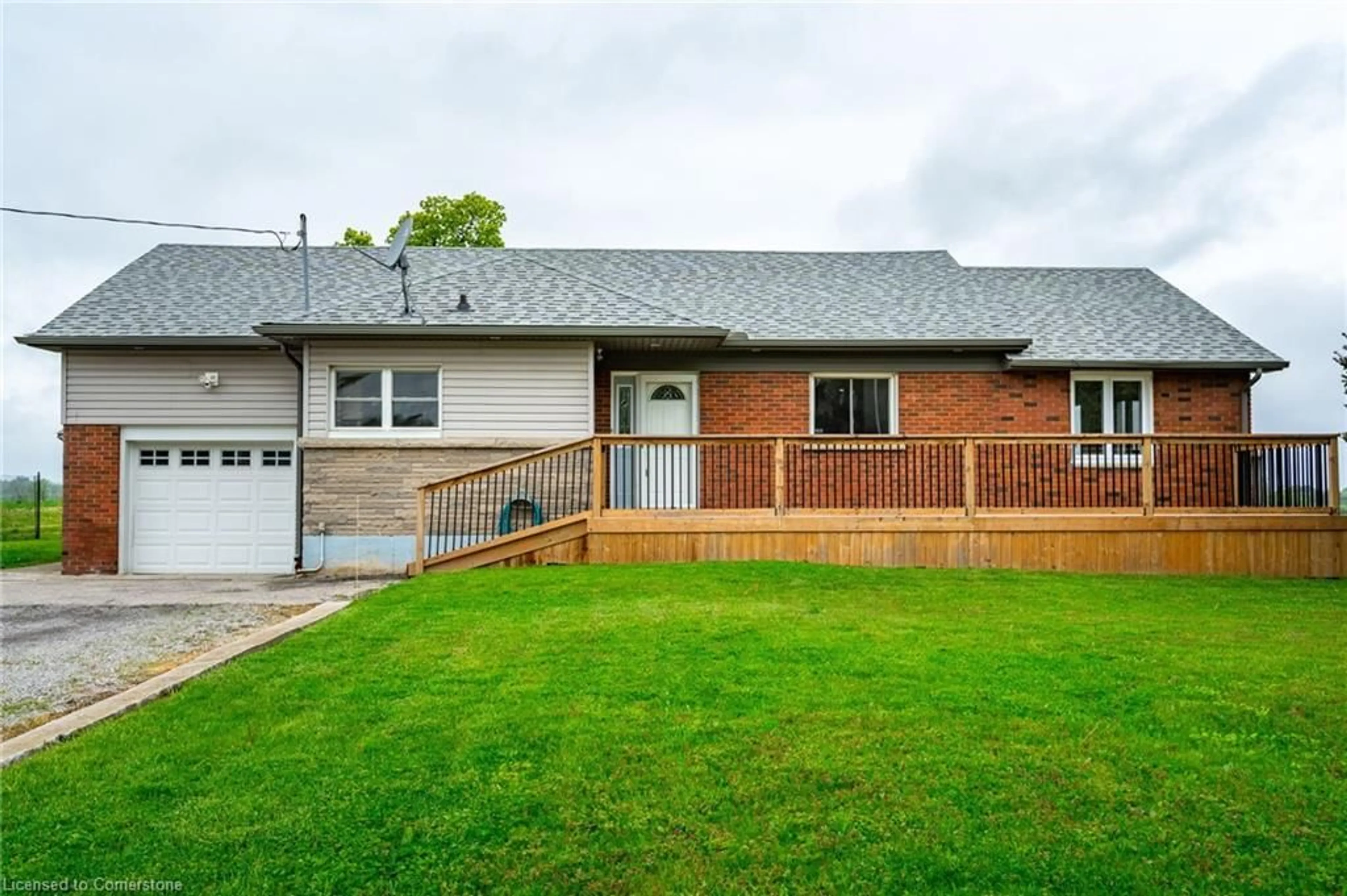 Home with vinyl exterior material, street for 579 Third Rd, Stoney Creek Ontario L8J 2Y1