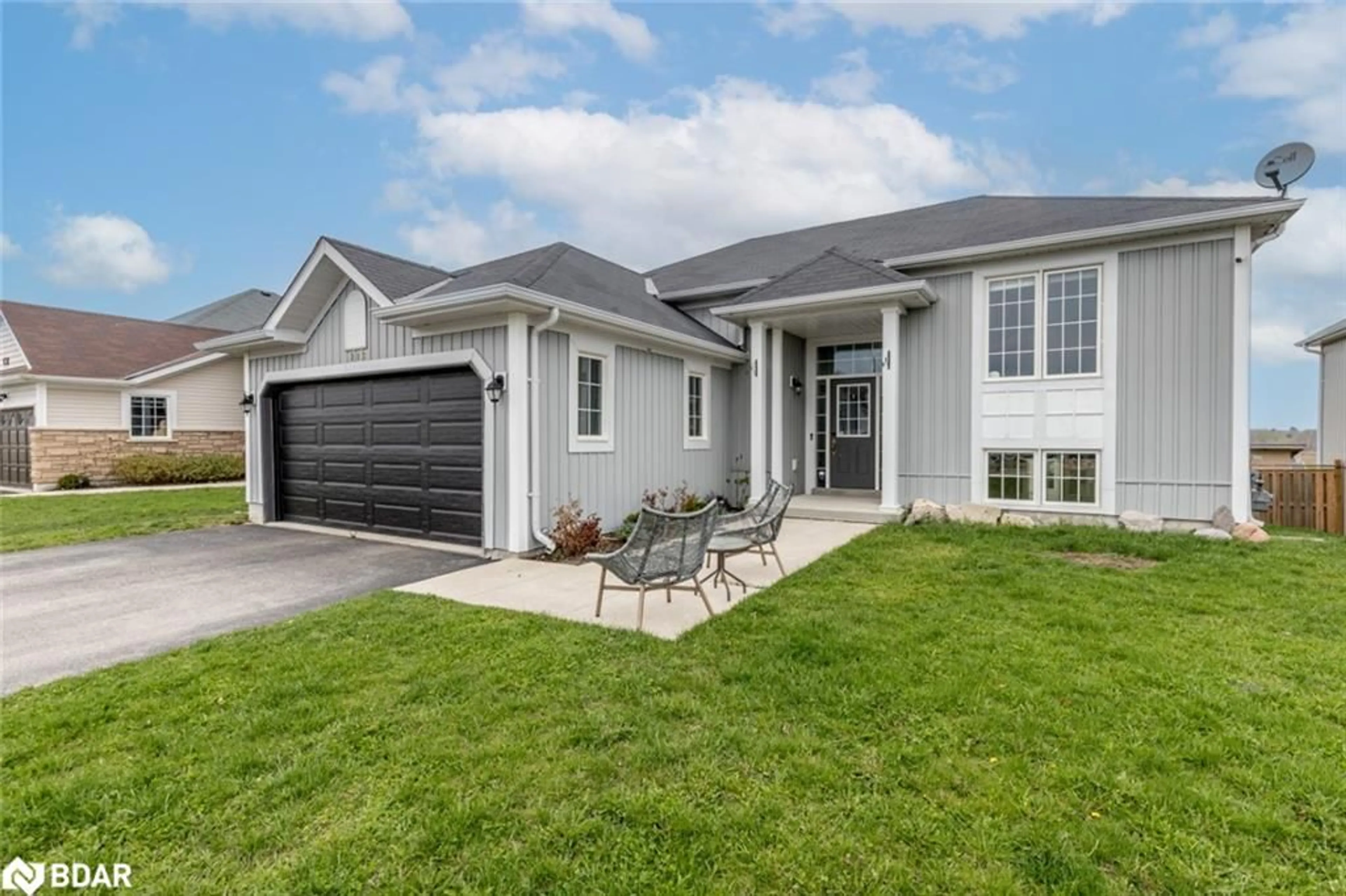 Home with vinyl exterior material, street for 283 Regina St, Stayner Ontario L0M 1S0