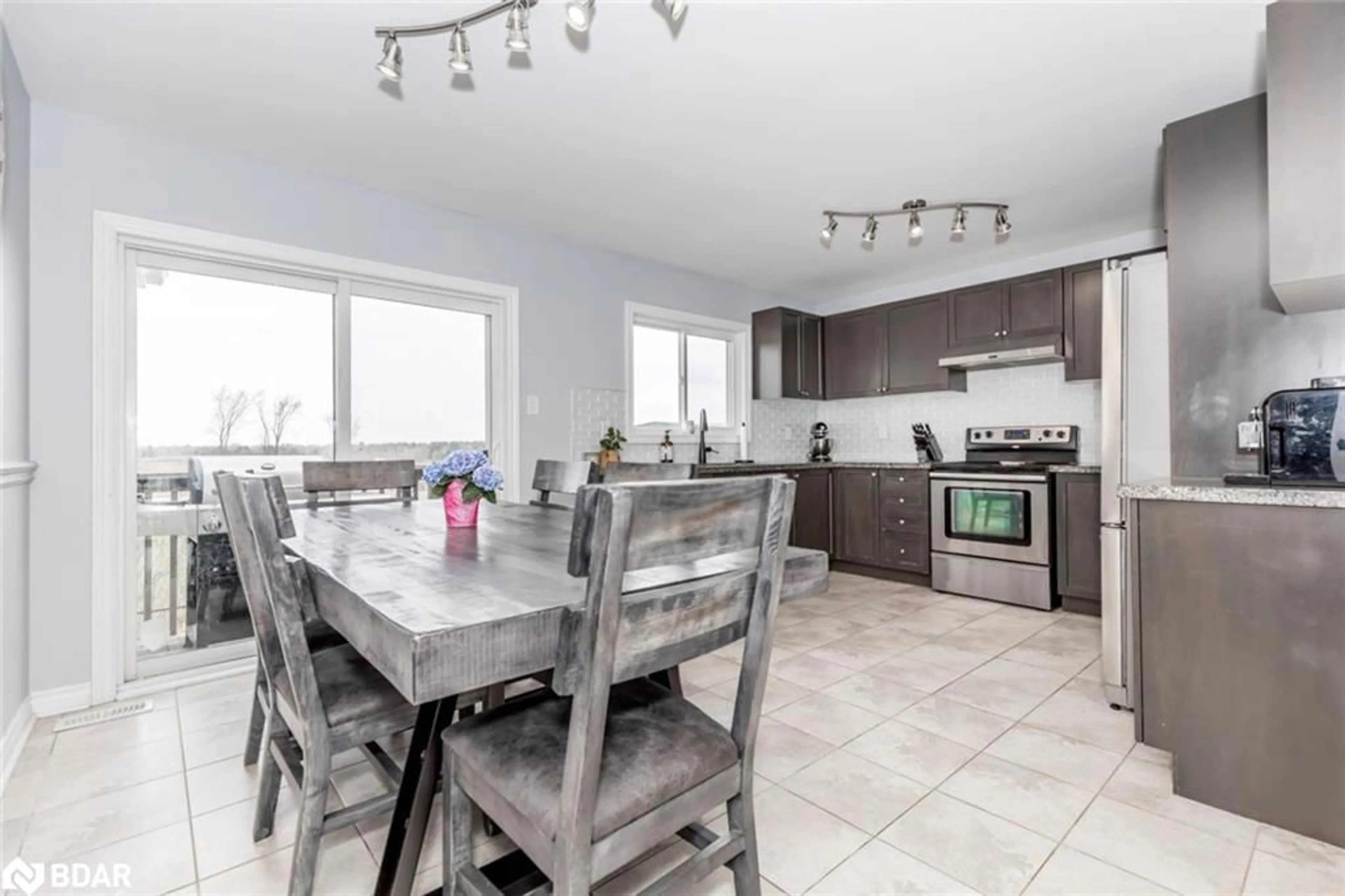 Open concept kitchen, unknown for 283 Regina St, Stayner Ontario L0M 1S0